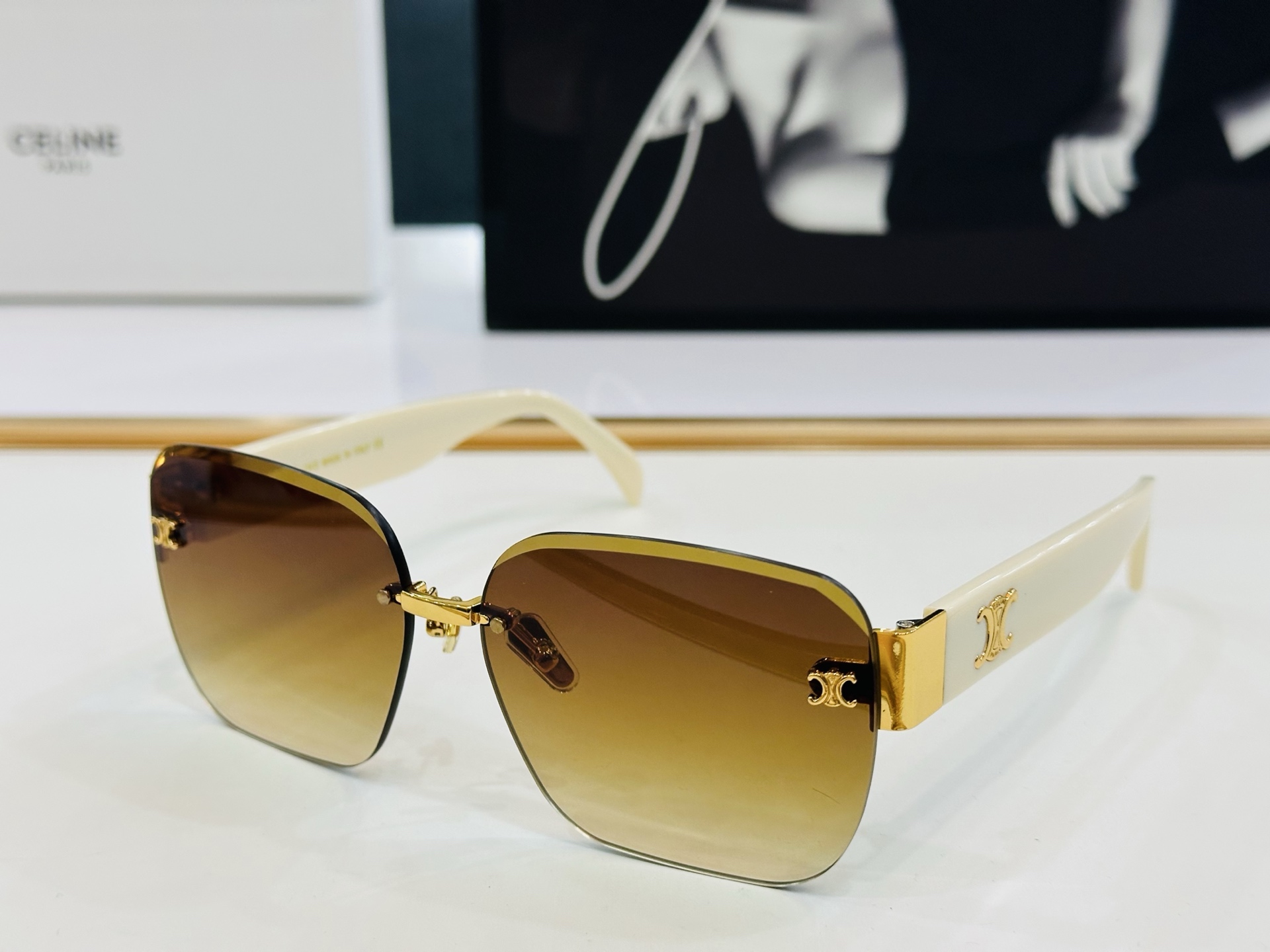 CELINE】赛琳 CL8031 Size：59口13-146 一直热销的款式，欧美风 光泽度好  质感