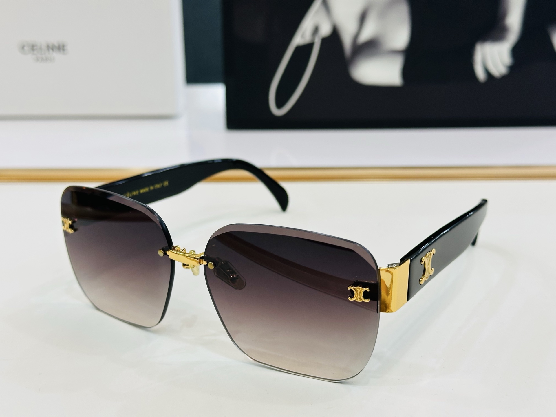 CELINE】赛琳 CL8031 Size：59口13-146 一直热销的款式，欧美风 光泽度好  质感