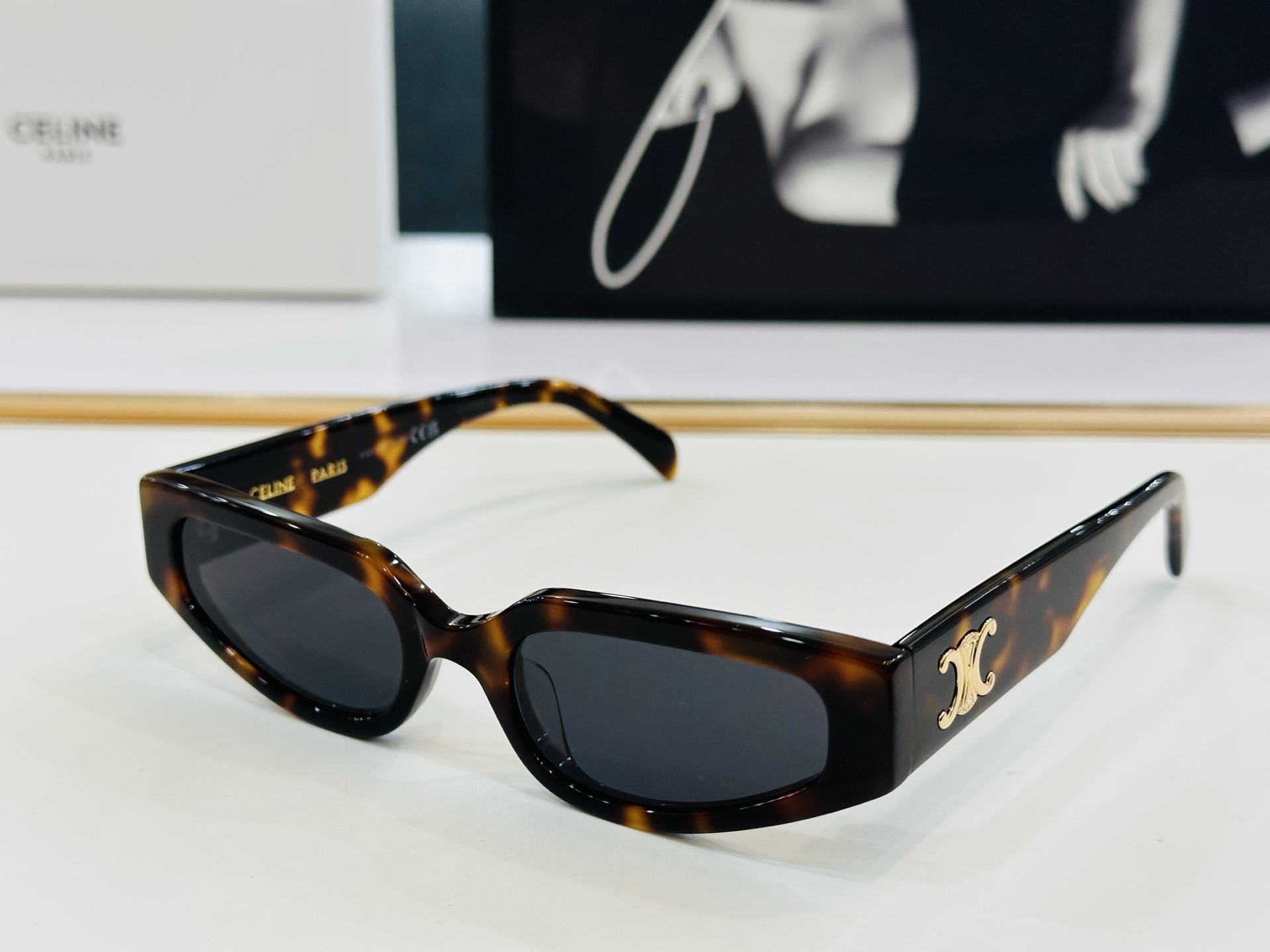 【CELINE】赛琳 CL40269U Size：54口19-135 一直热销的款式 欧美风 光泽度好 