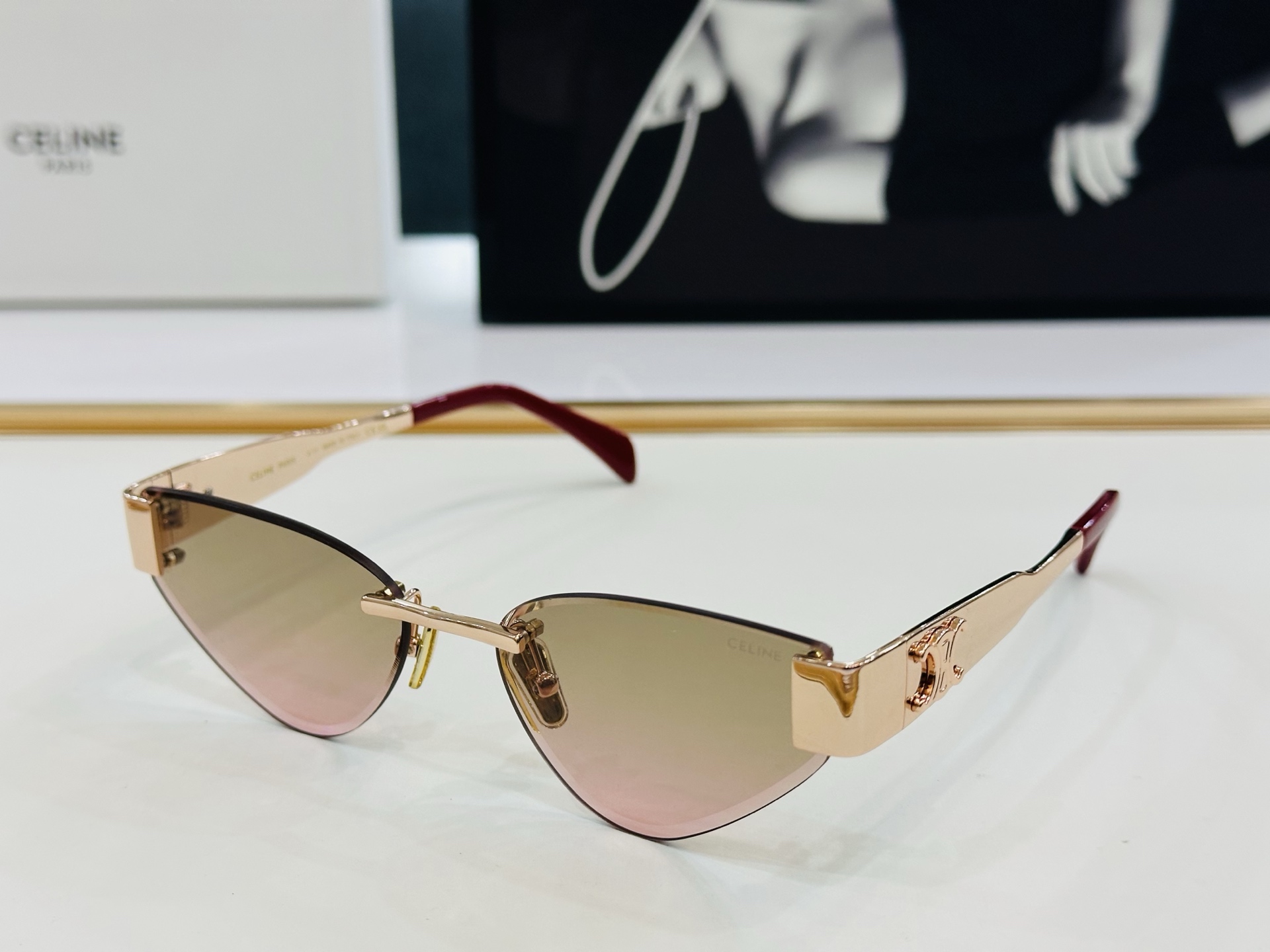 【CELINE】赛琳 CL42122U Size：56口17-142  一直热销的款式 欧美风 光泽度好