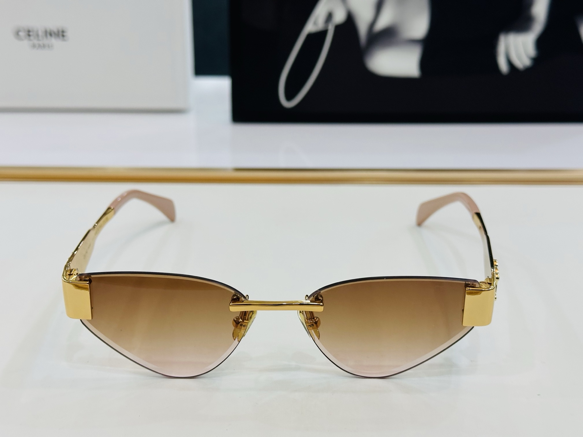 【CELINE】赛琳 CL42122U Size：56口17-142  一直热销的款式 欧美风 光泽度好