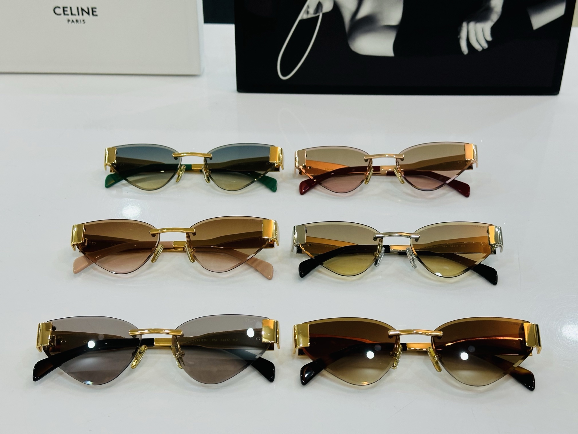 【CELINE】赛琳 CL42122U Size：56口17-142  一直热销的款式 欧美风 光泽度好