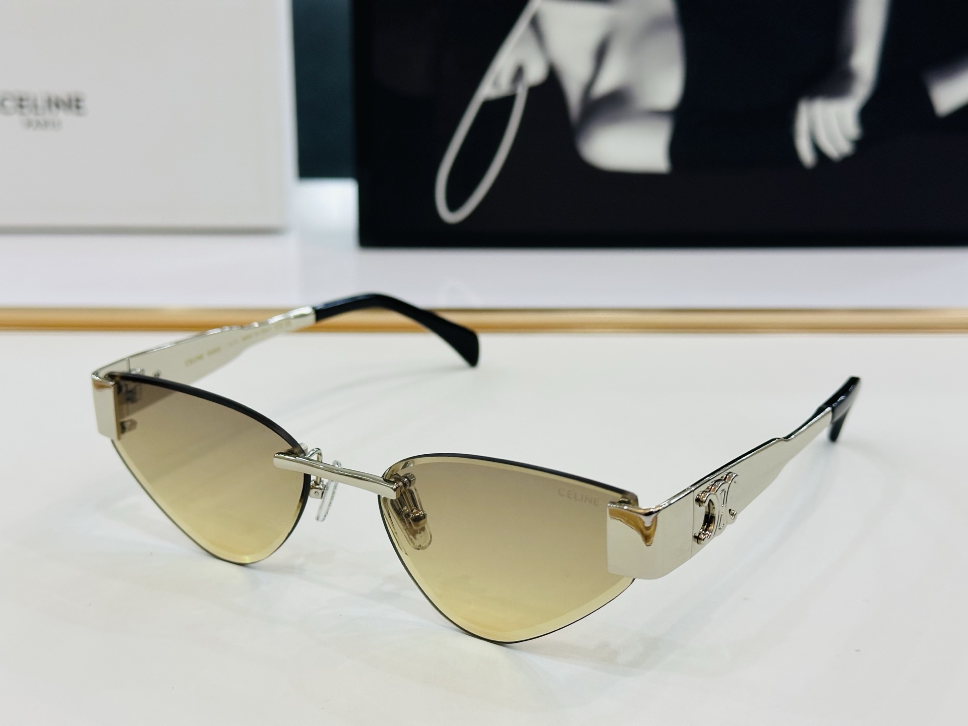 【CELINE】赛琳 CL42122U Size：56口17-142  一直热销的款式 欧美风 光泽度好