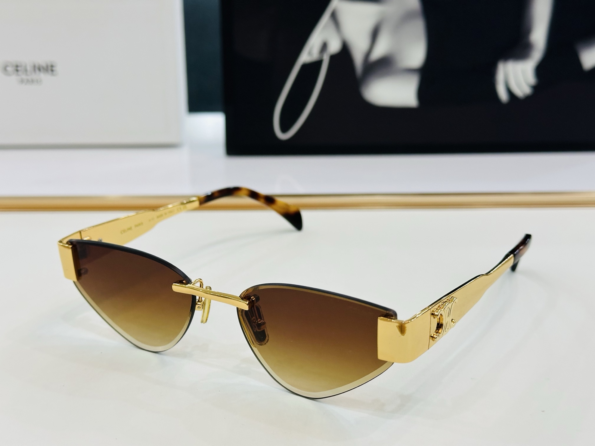 【CELINE】赛琳 CL42122U Size：56口17-142  一直热销的款式 欧美风 光泽度好