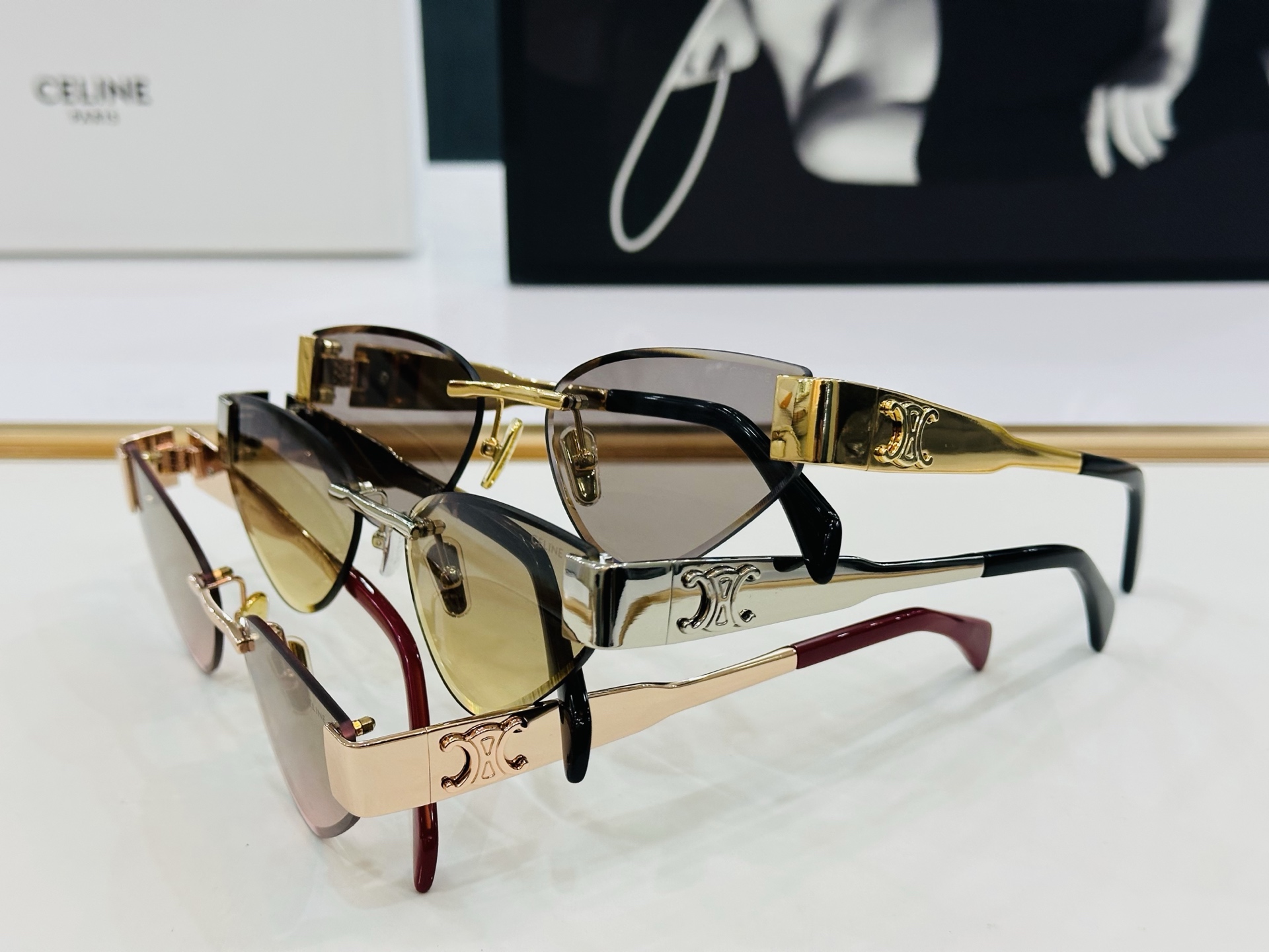 【CELINE】赛琳 CL42122U Size：56口17-142  一直热销的款式 欧美风 光泽度好