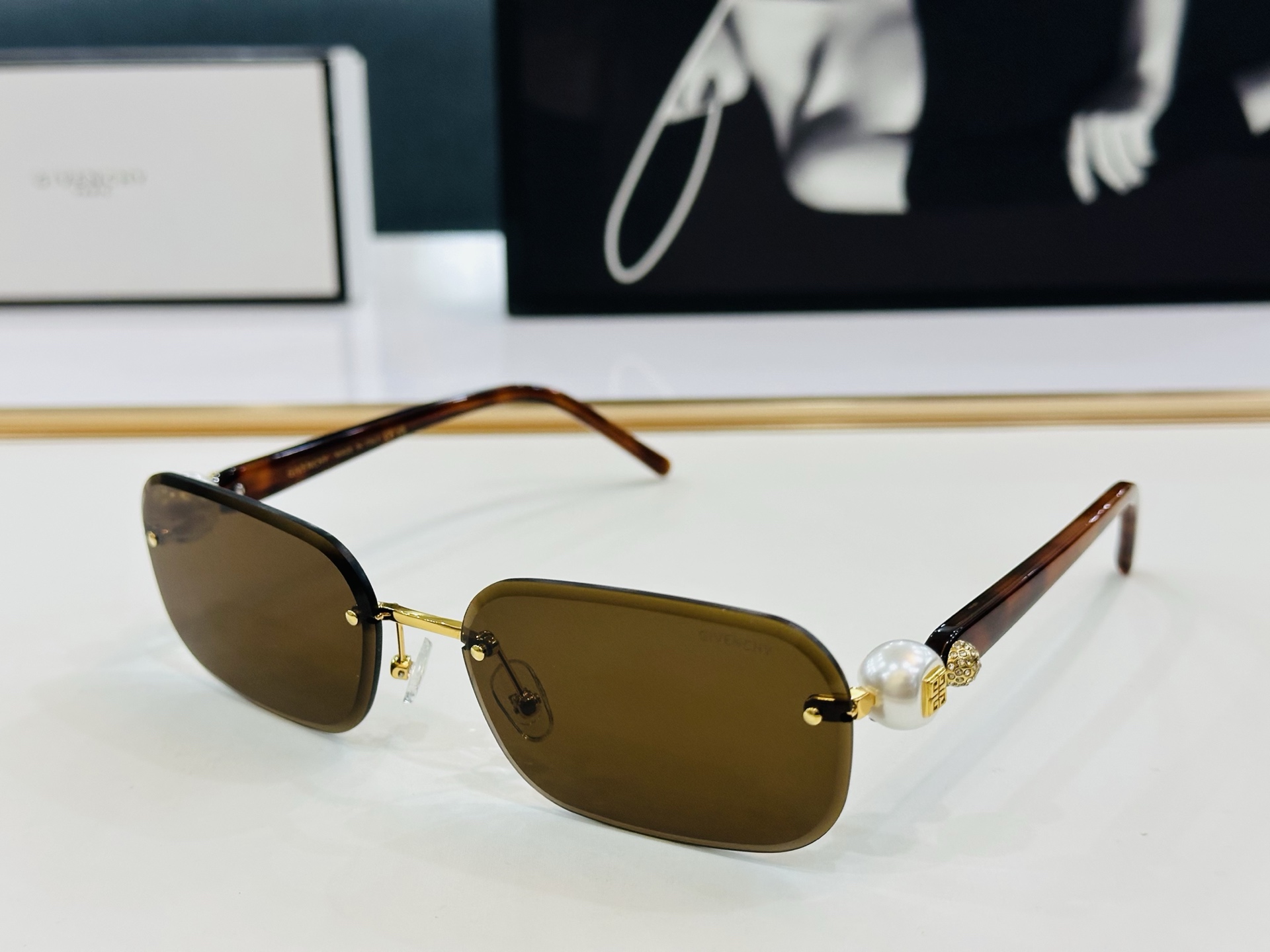 Givench* 纪凡家 GV4009M Size：61口17-140 原单 👍👍细节做工精细 b太阳镜