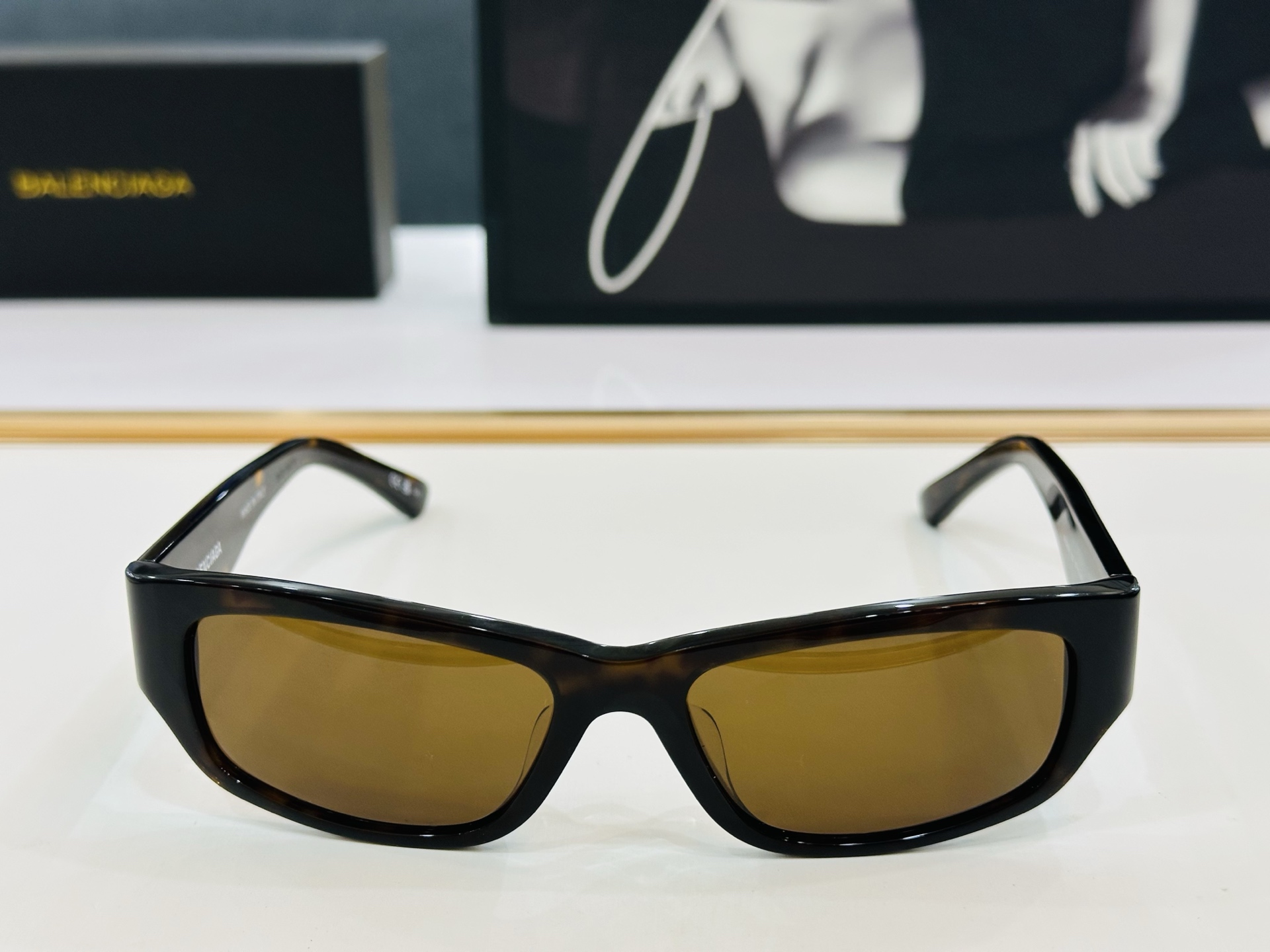 BALENCIAGA巴黎世家 BB0368SK Size：57口17-140 超级百搭造型 J百搭时尚 