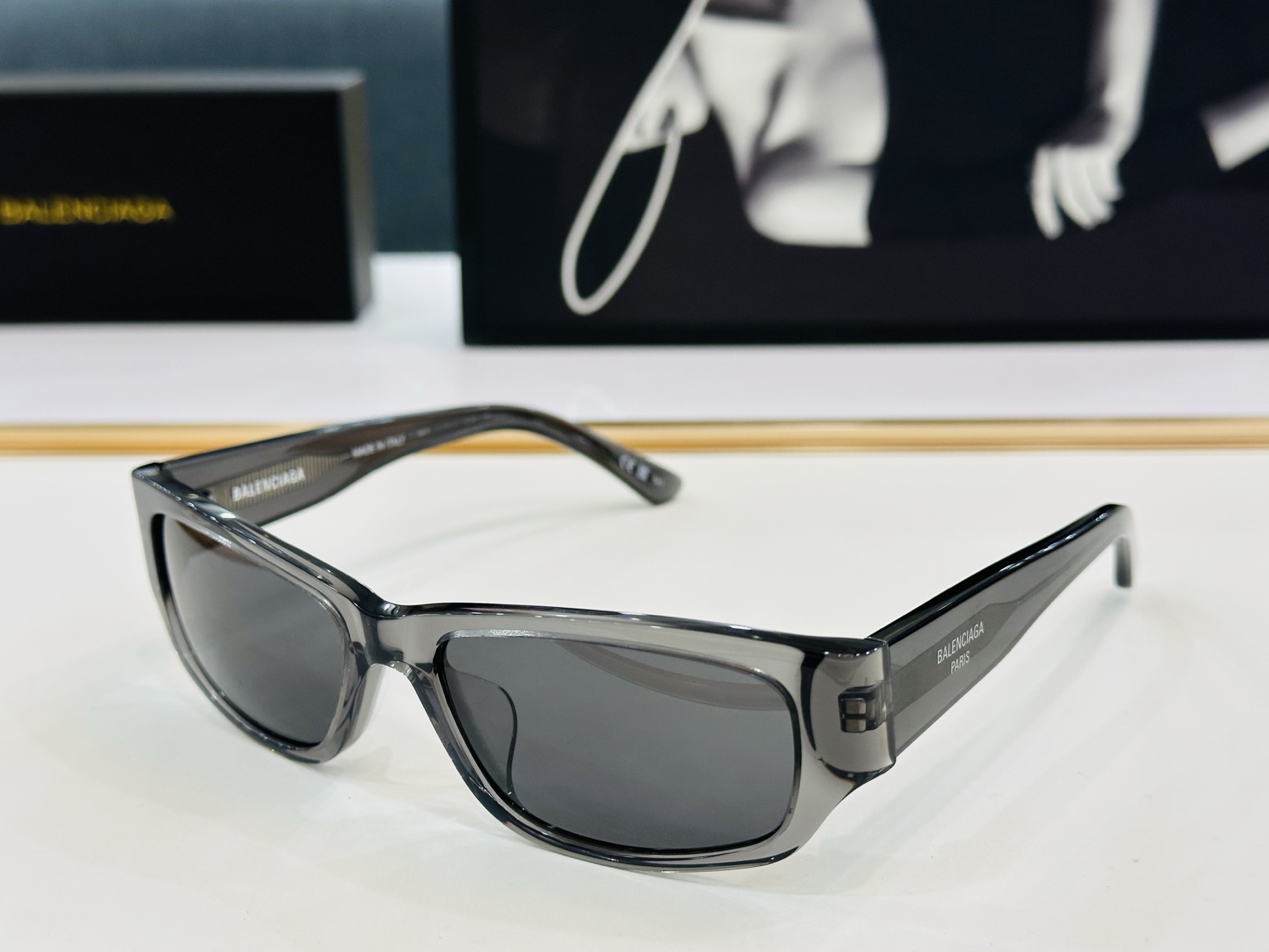 BALENCIAGA巴黎世家 BB0368SK Size：57口17-140 超级百搭造型 J百搭时尚 