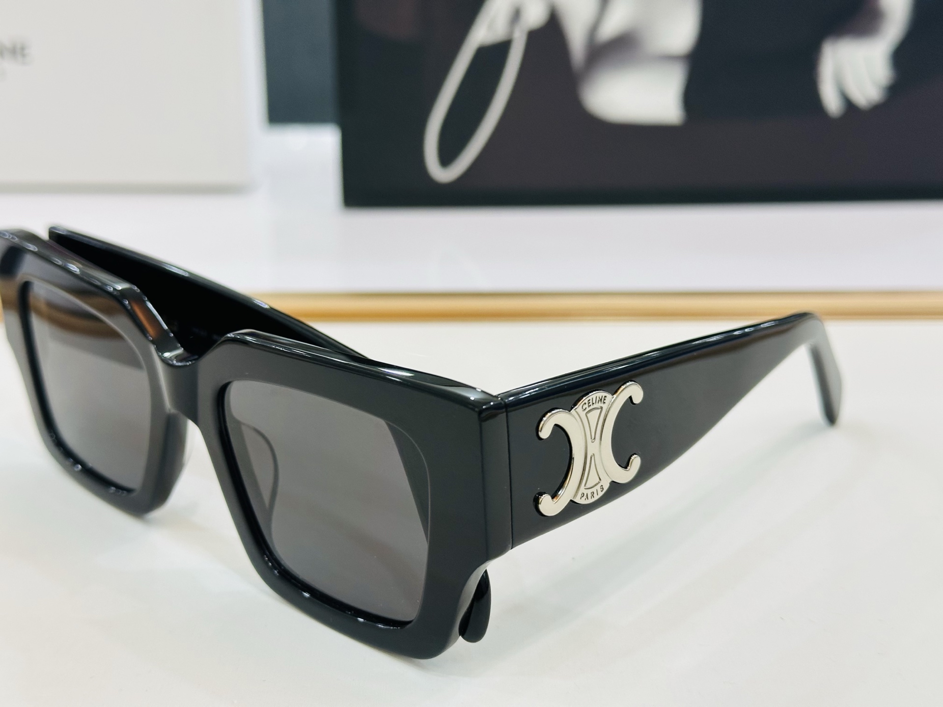 【CELINE】赛琳 CL40499    Size：52口21-145 一直热销的款式 欧美风 光泽度