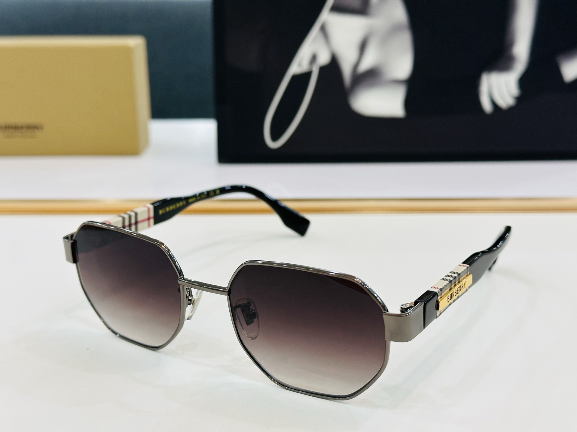 新款 BURBERR*🔻巴家 BE2393 百搭镜架Size：54口20-145 高品质 到货 🌲🌲🌲q