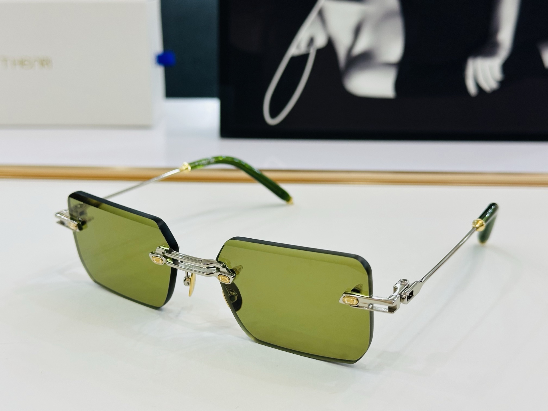 qj EVIJA  
MODELTROFEO
SIZE50口18-141 
配盒 