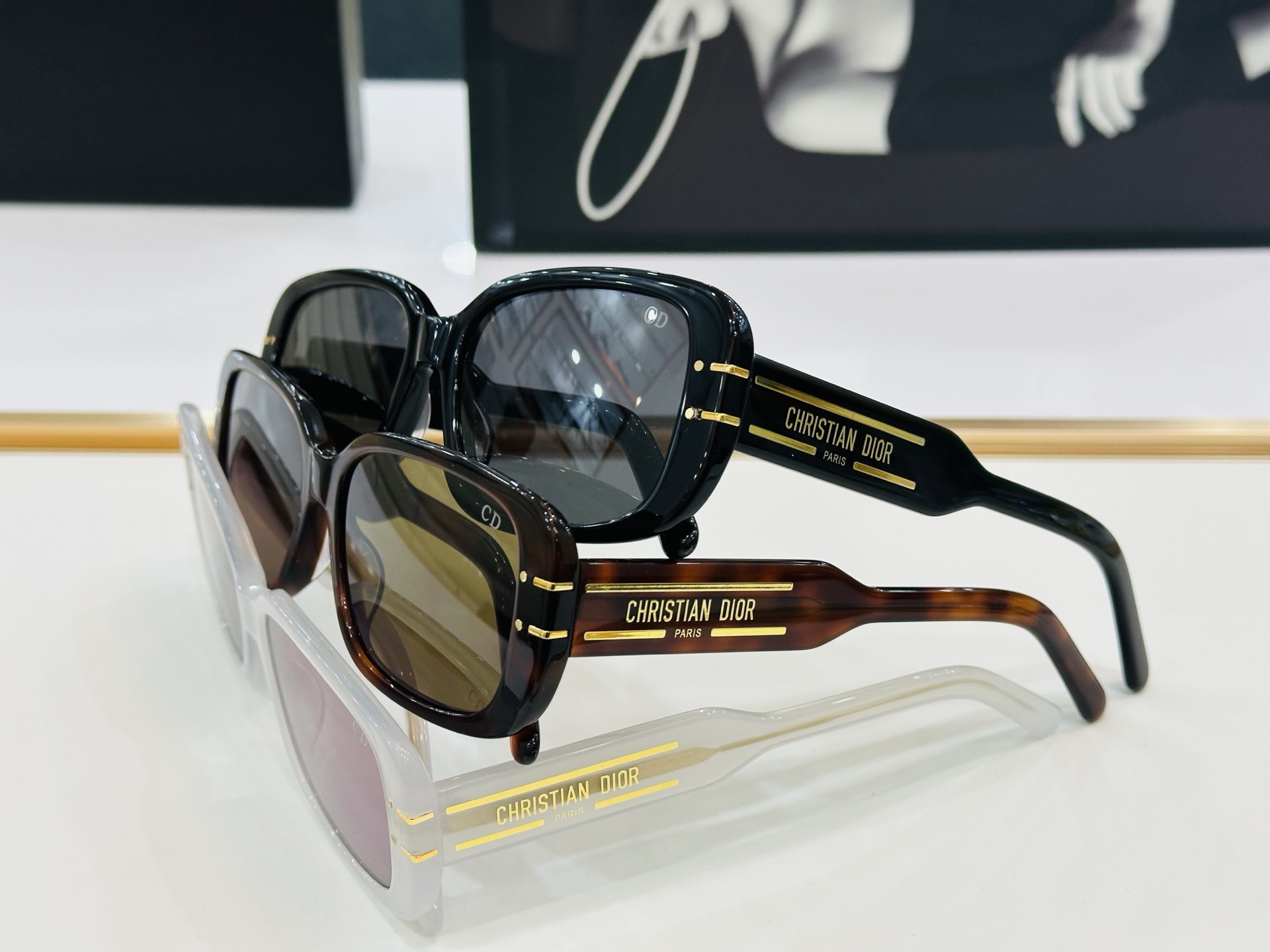 🔻🔻🔻DIO* S12F 迪家 Size：57口17-145  春夏款墨镜 😎🔆。。搭配镜腿精致烫字配饰