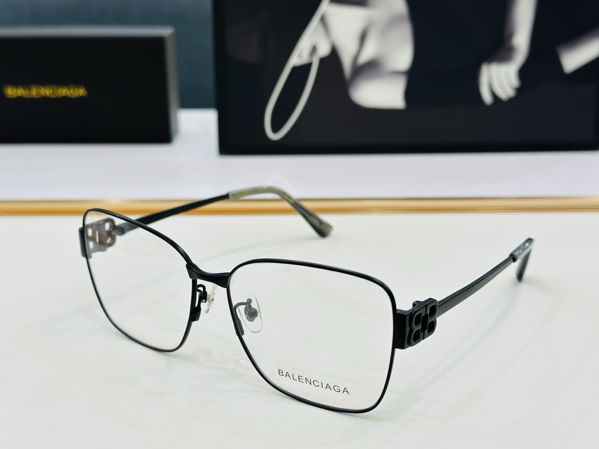BALENCIAGA巴黎世家 最新 版型很特别的设计让人一眼爱上 BB0339O Size 60口15-