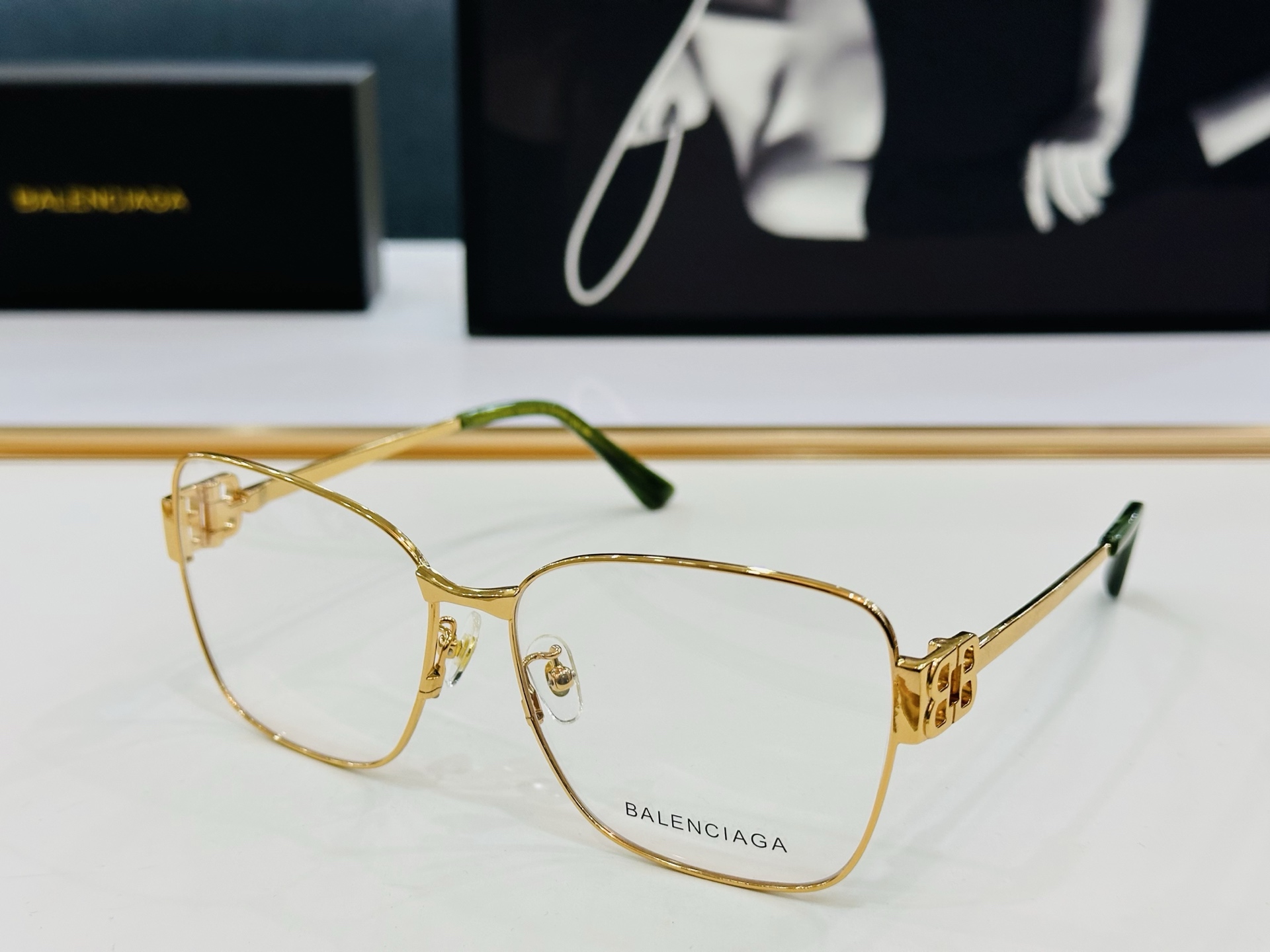 BALENCIAGA巴黎世家 最新 版型很特别的设计让人一眼爱上 BB0339O Size 60口15-