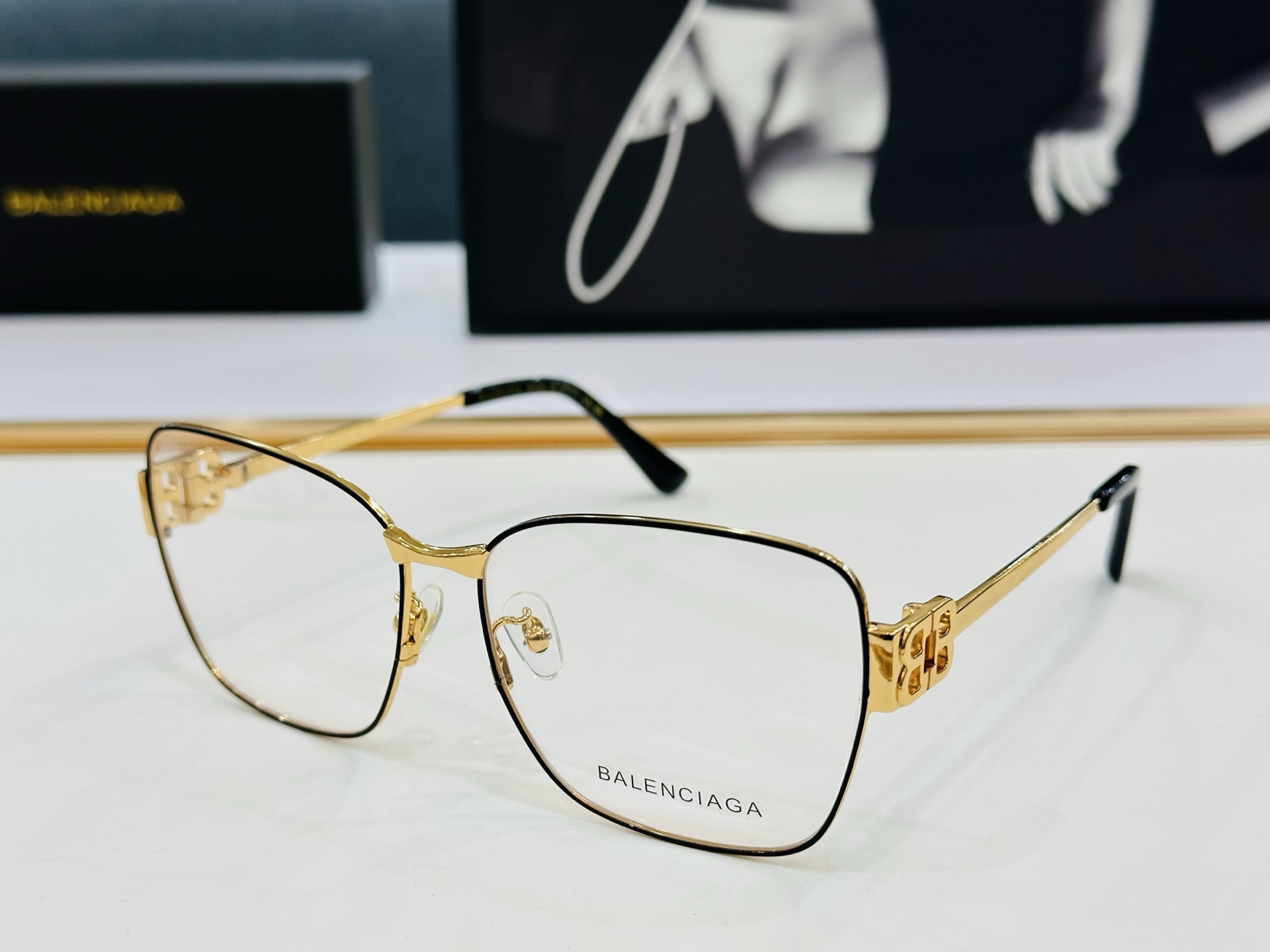 BALENCIAGA巴黎世家 最新 版型很特别的设计让人一眼爱上 BB0339O Size 60口15-
