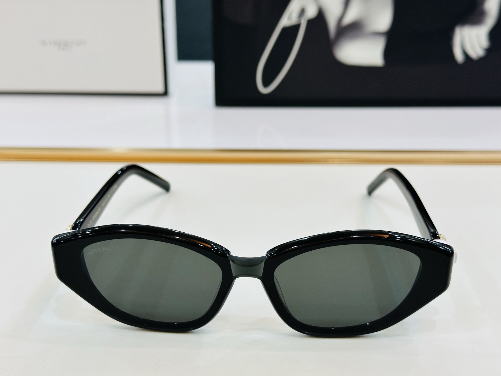 Givench* 纪凡家 GV60018U  Size：53口18-142  原单 👍👍细节做工精细 X