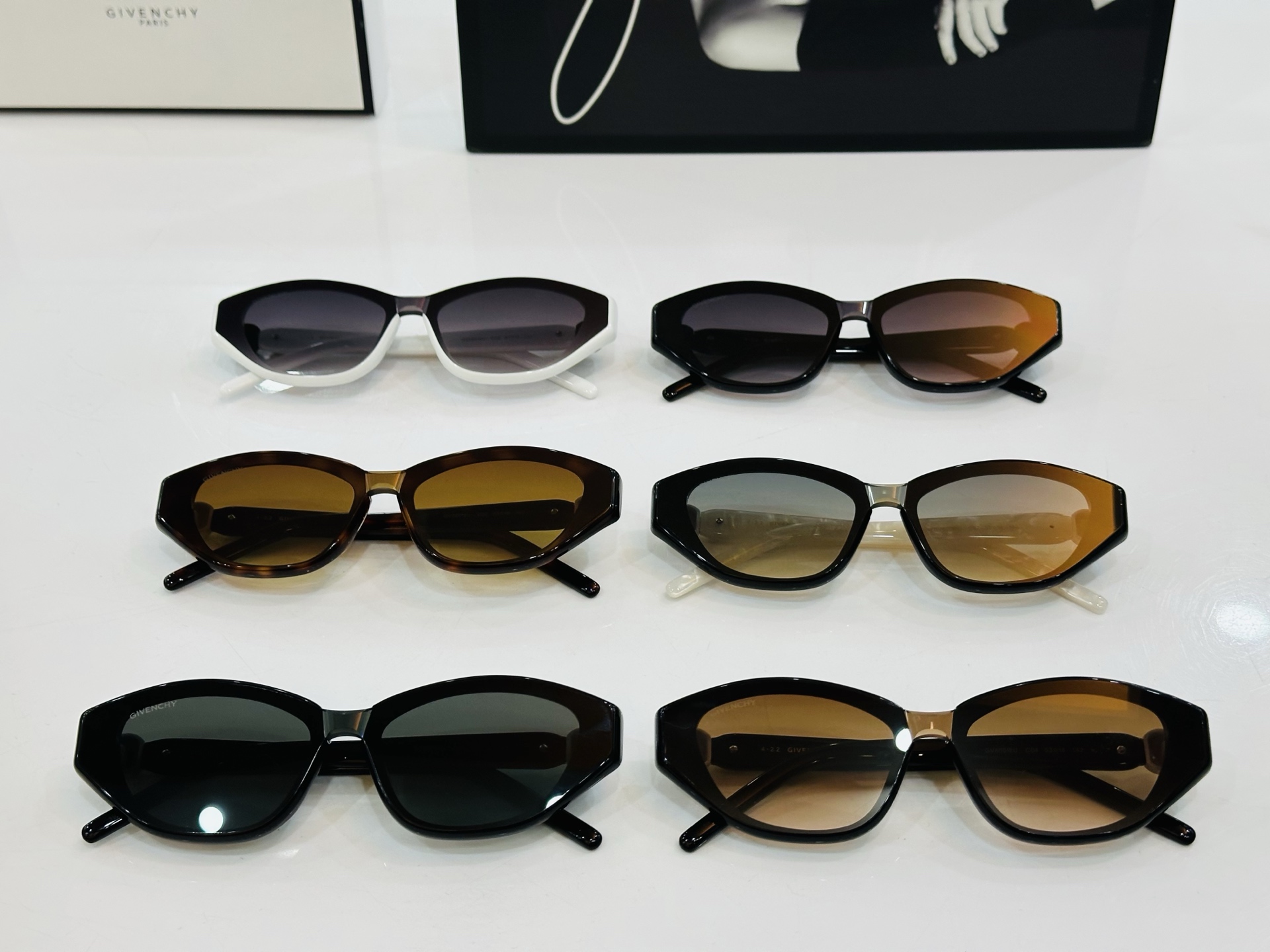Givench* 纪凡家 GV60018U  Size：53口18-142  原单 👍👍细节做工精细 X