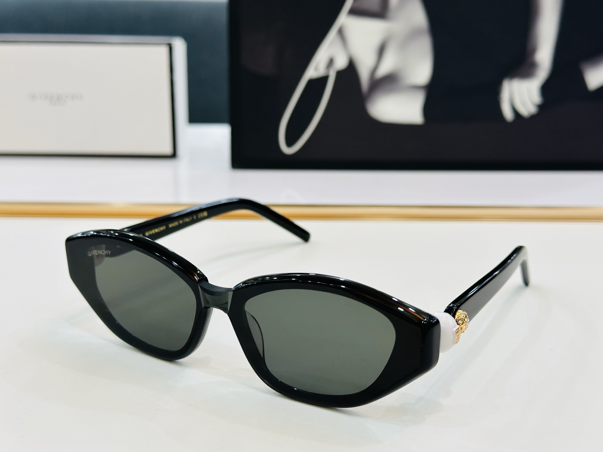 Givench* 纪凡家 GV60018U  Size：53口18-142  原单 👍👍细节做工精细 X