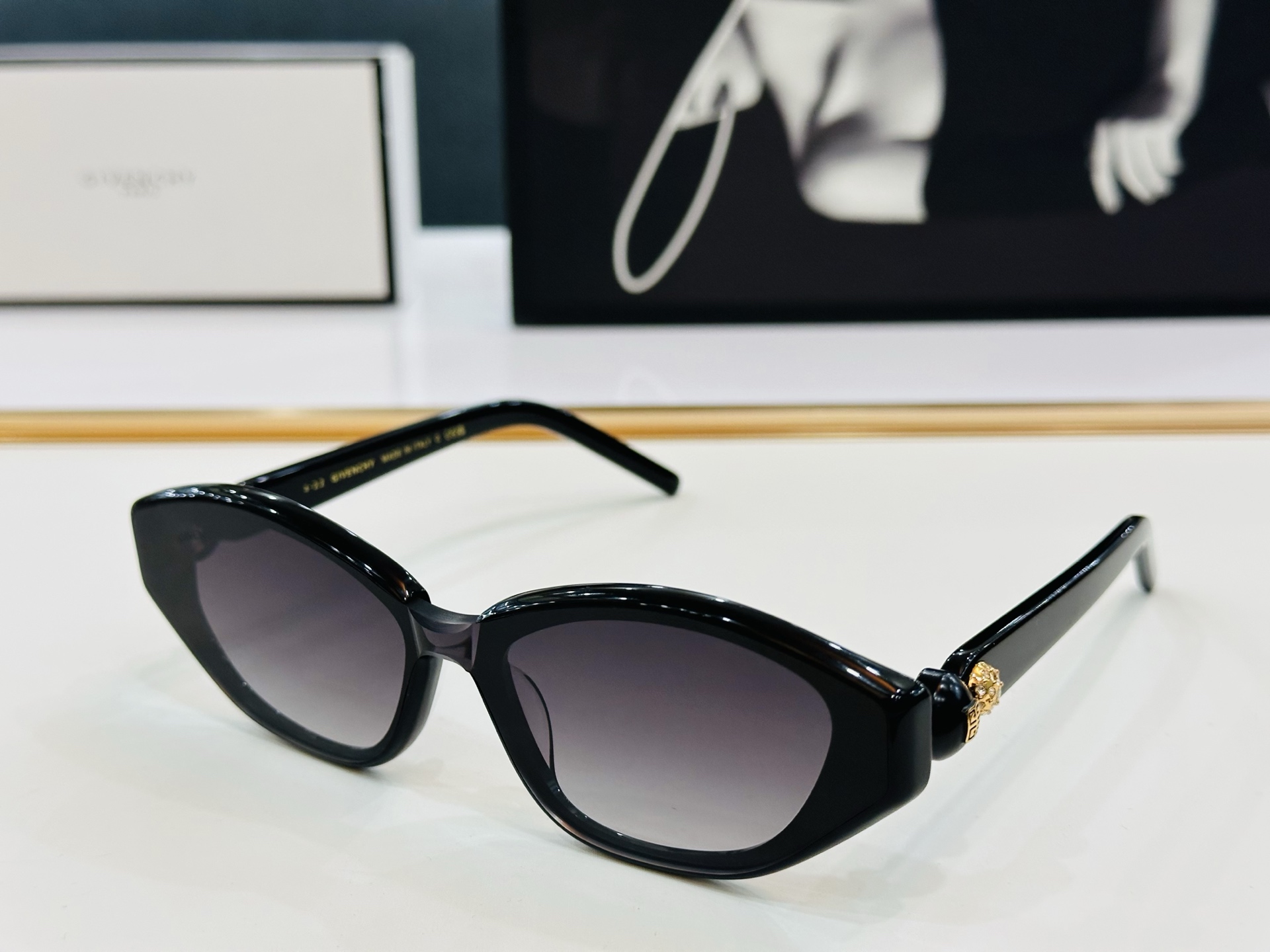 Givench* 纪凡家 GV60018U  Size：53口18-142  原单 👍👍细节做工精细 X