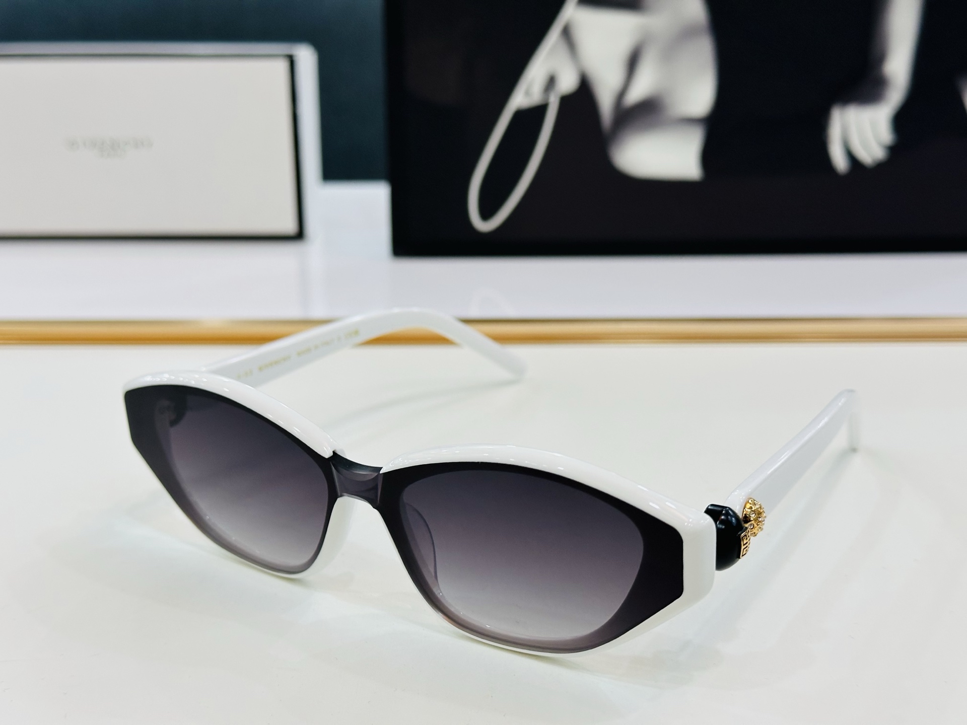 Givench* 纪凡家 GV60018U  Size：53口18-142  原单 👍👍细节做工精细 X