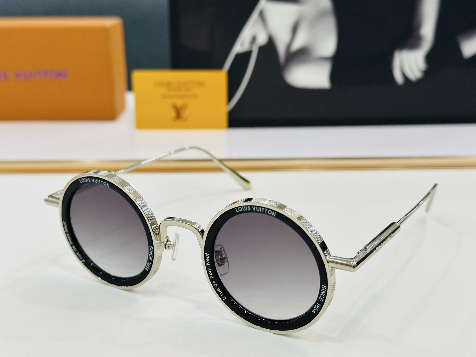 路易家 LOUIS *VUITON 原单高品质 Model Z2223U 高端货 Size：45口29-