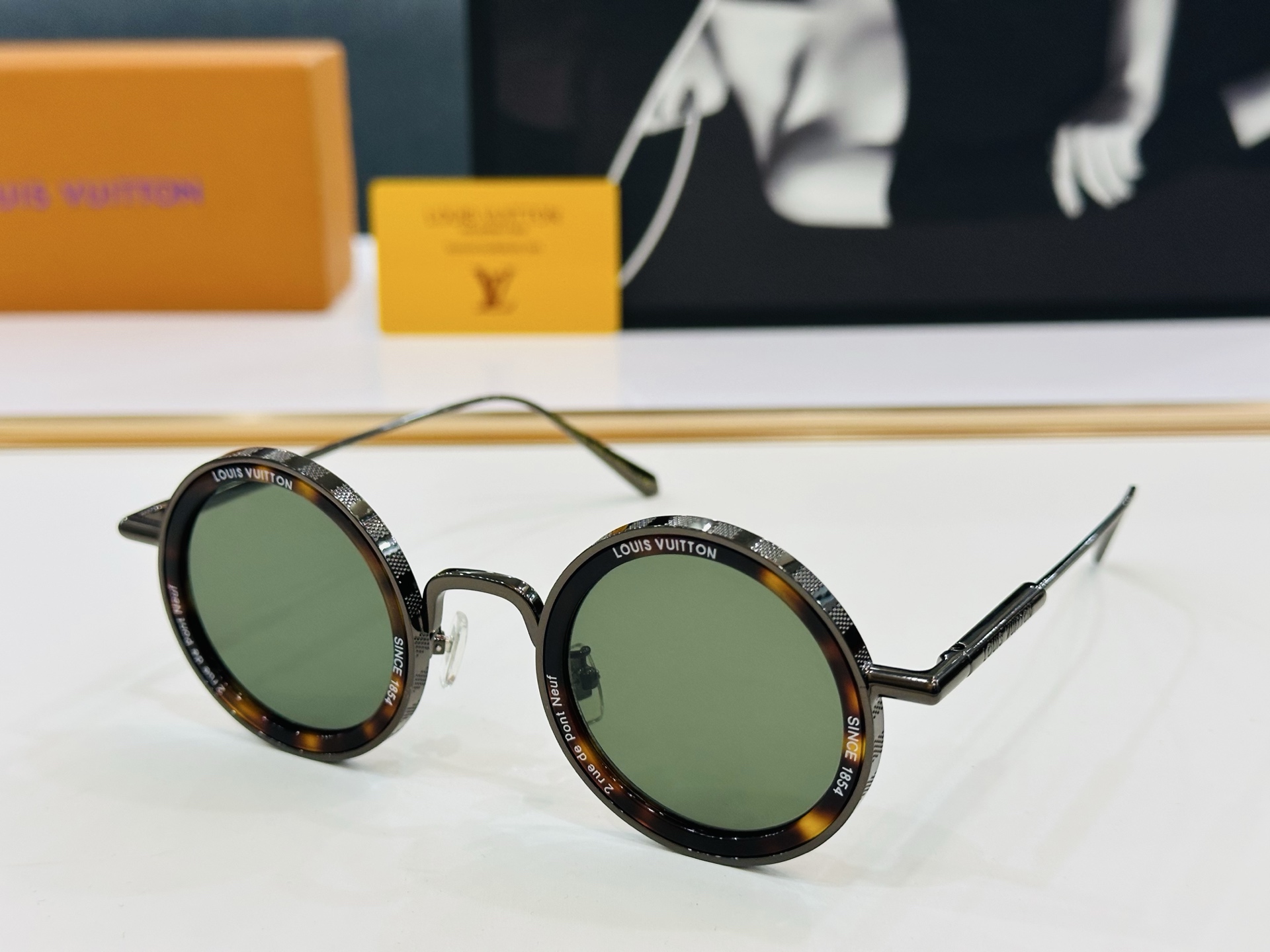 路易家 LOUIS *VUITON 原单高品质 Model Z2223U 高端货 Size：45口29-