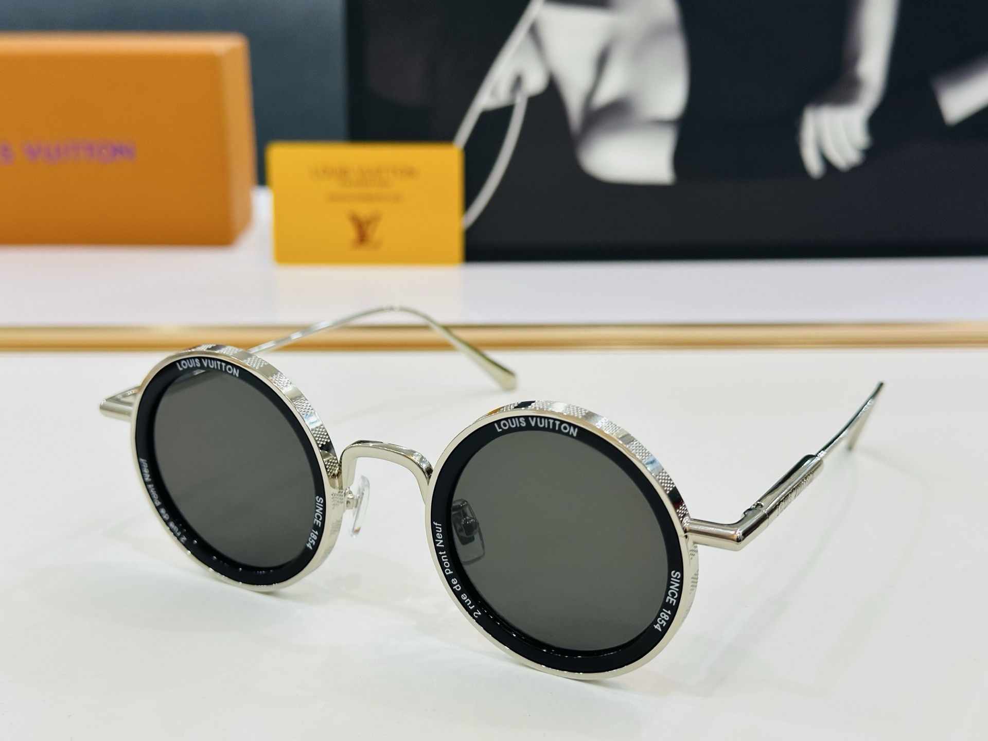 路易家 LOUIS *VUITON 原单高品质 Model Z2223U 高端货 Size：45口29-