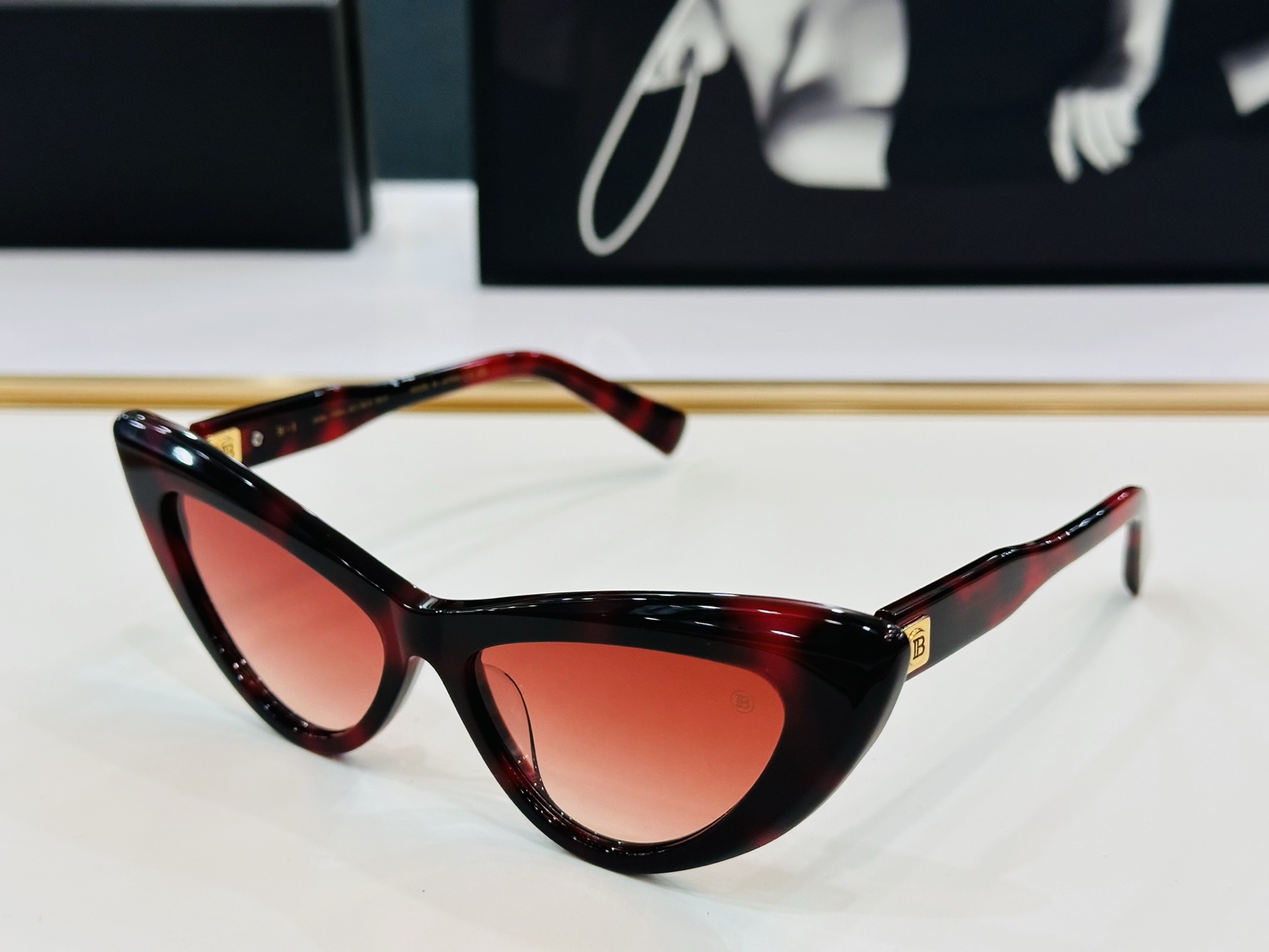 🆕 Balmain巴尔曼🌞男女款太阳镜 AKONI 内镀蓝膜 Size：55口16-145  🇨🇳🇨🇳🇨