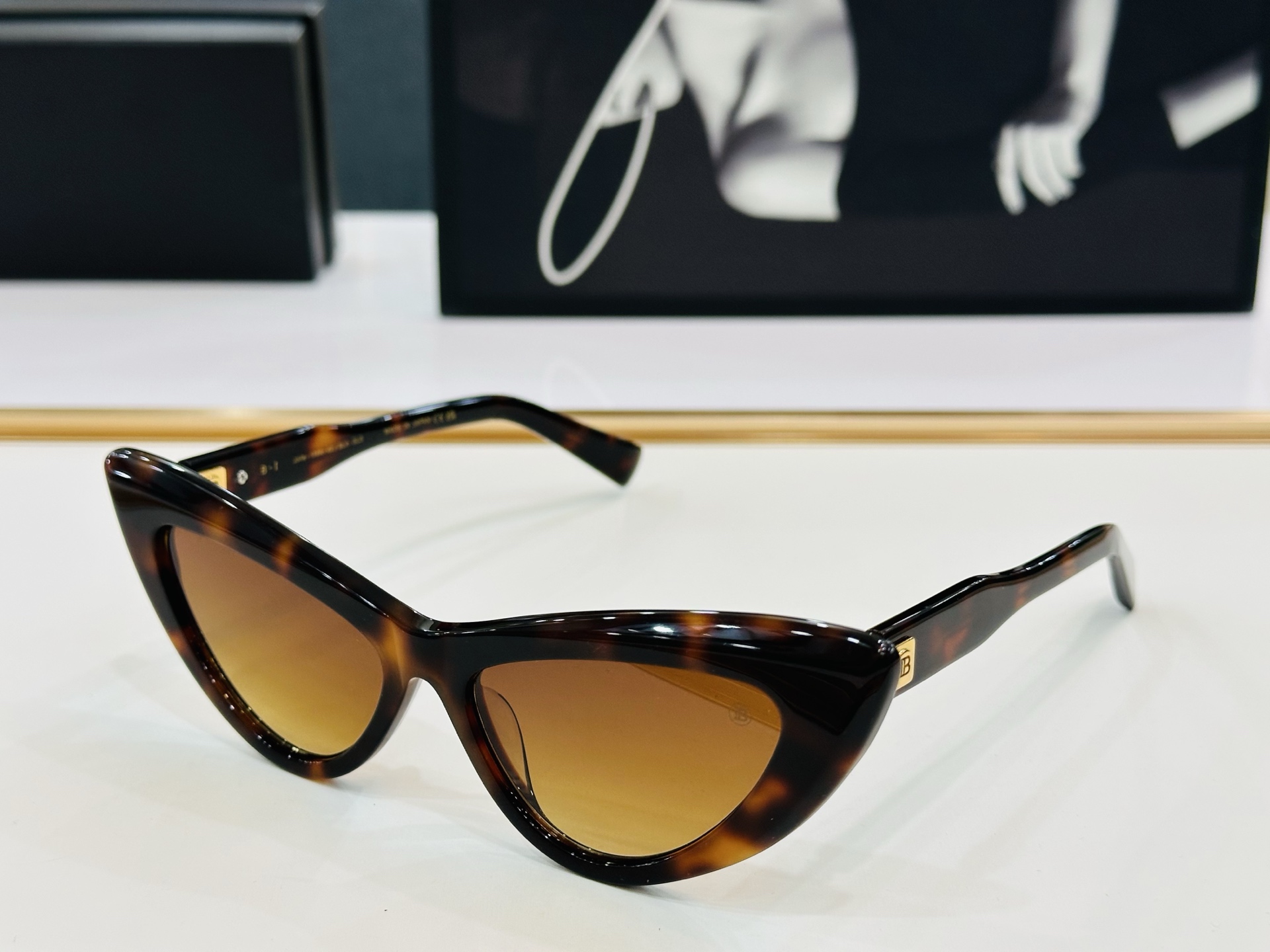 🆕 Balmain巴尔曼🌞男女款太阳镜 AKONI 内镀蓝膜 Size：55口16-145  🇨🇳🇨🇳🇨