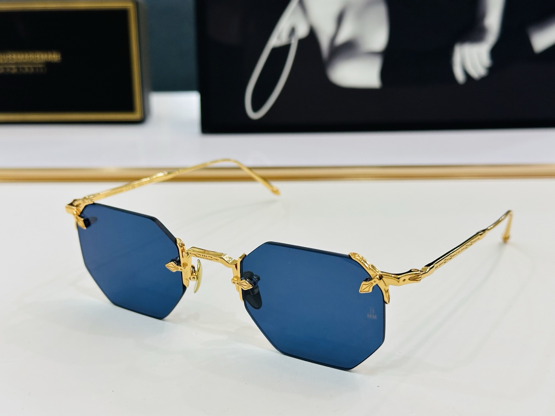 JACQUES MARIE JMMED-54
日本手工眼镜 镜框採用上板材打造出  SIZE：51口25