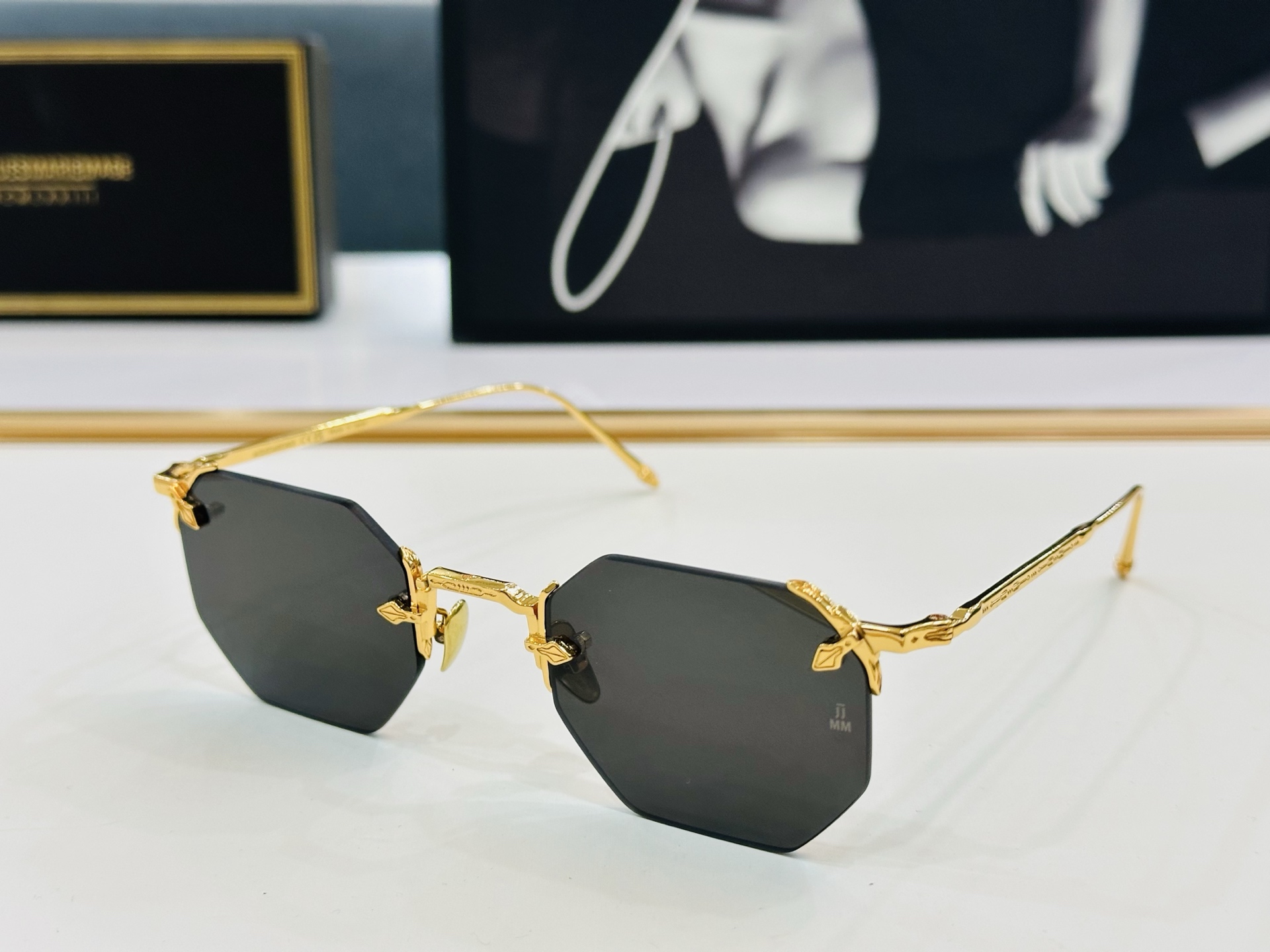 JACQUES MARIE JMMED-54
日本手工眼镜 镜框採用上板材打造出  SIZE：51口25