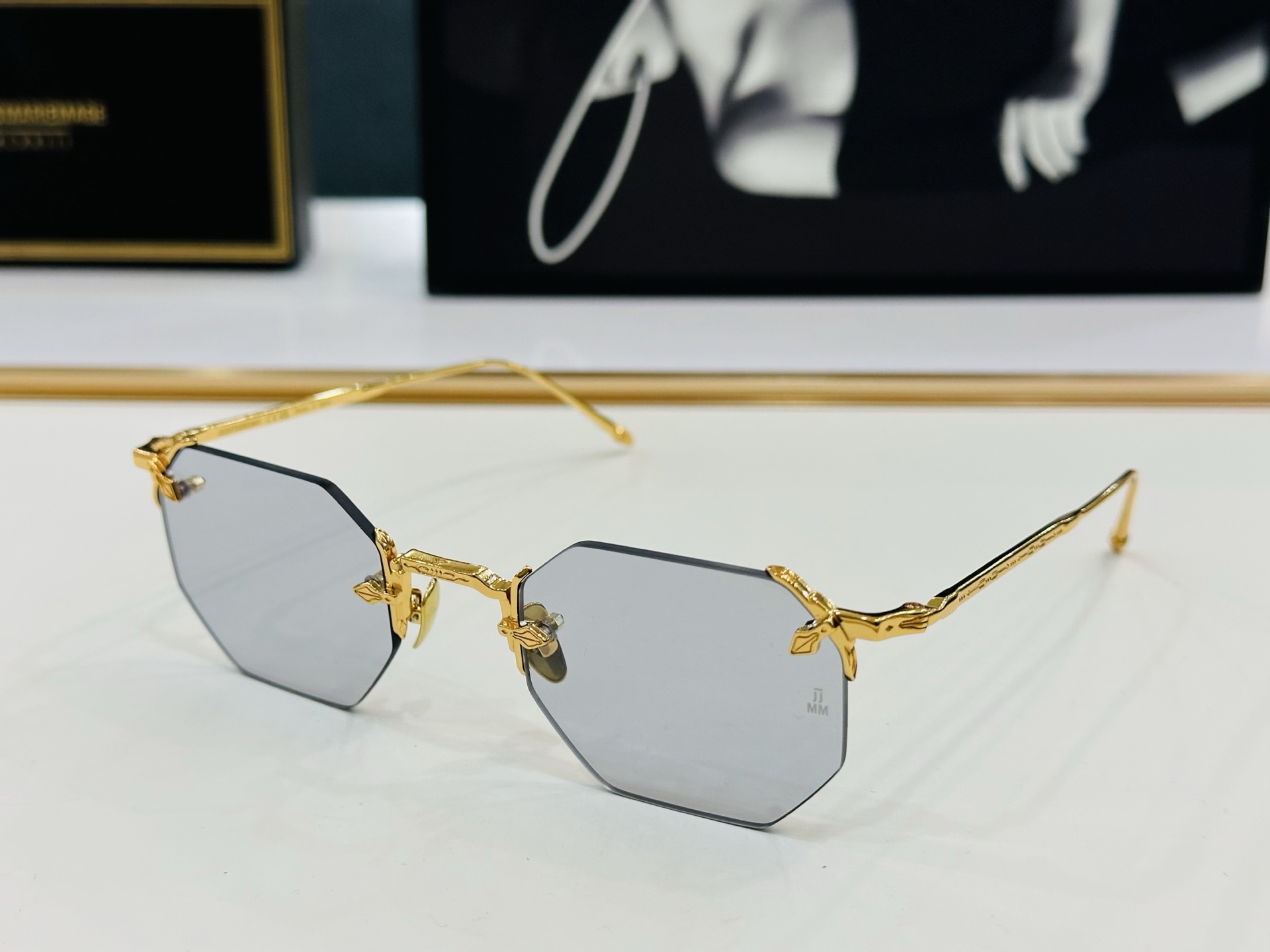 JACQUES MARIE JMMED-54
日本手工眼镜 镜框採用上板材打造出  SIZE：51口25