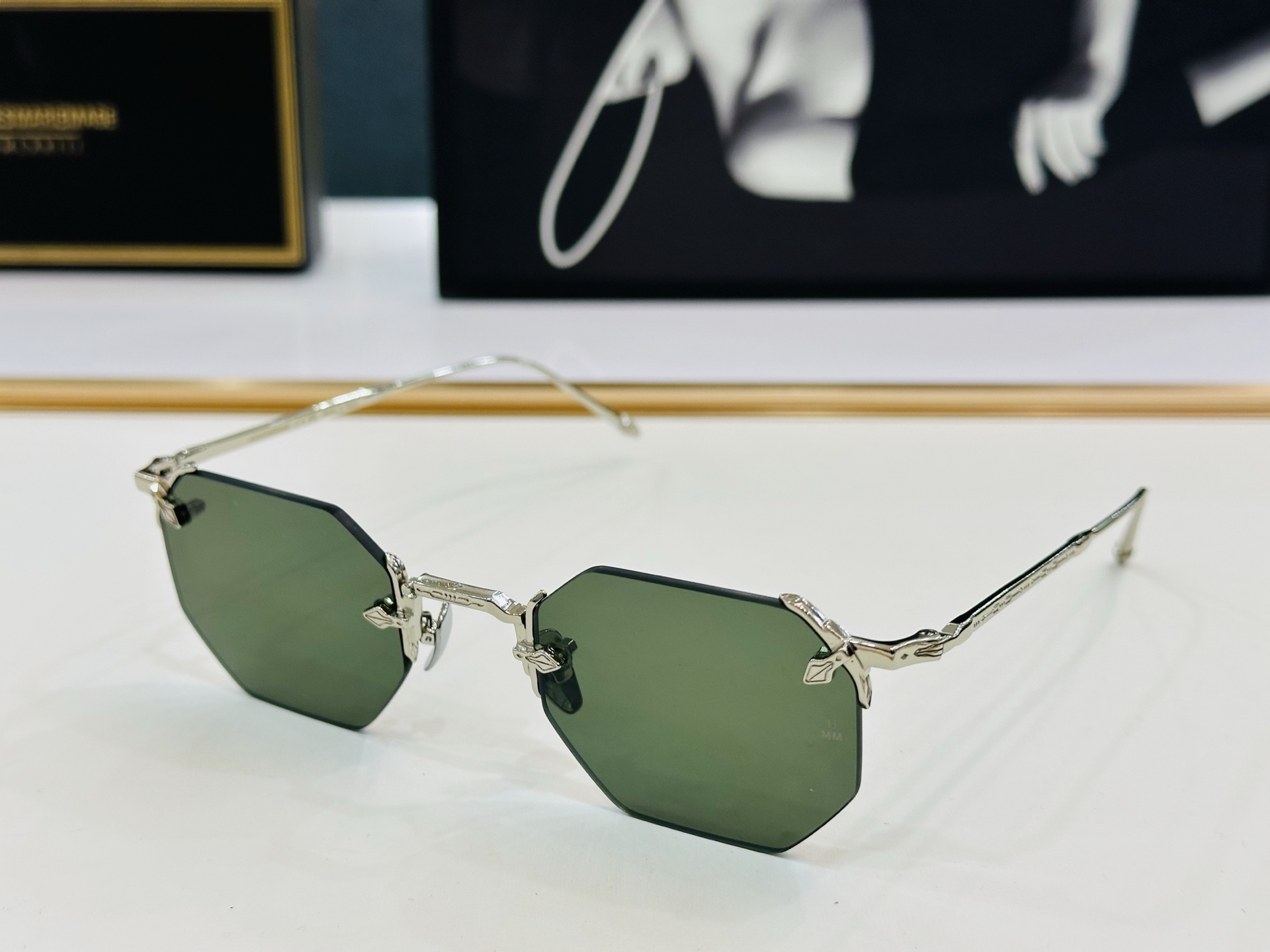 JACQUES MARIE JMMED-54
日本手工眼镜 镜框採用上板材打造出  SIZE：51口25