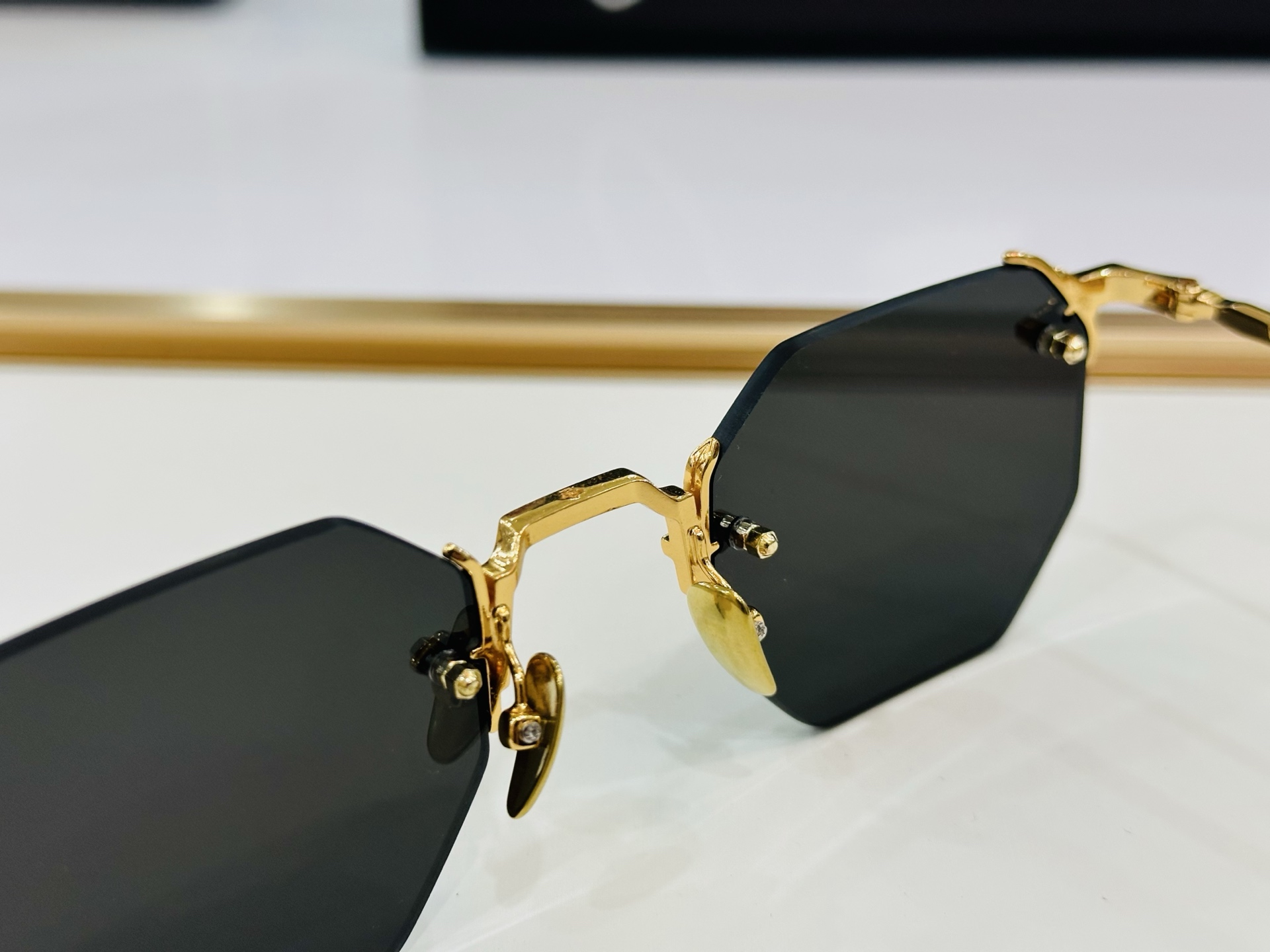 JACQUES MARIE JMMED-54
日本手工眼镜 镜框採用上板材打造出  SIZE：51口25