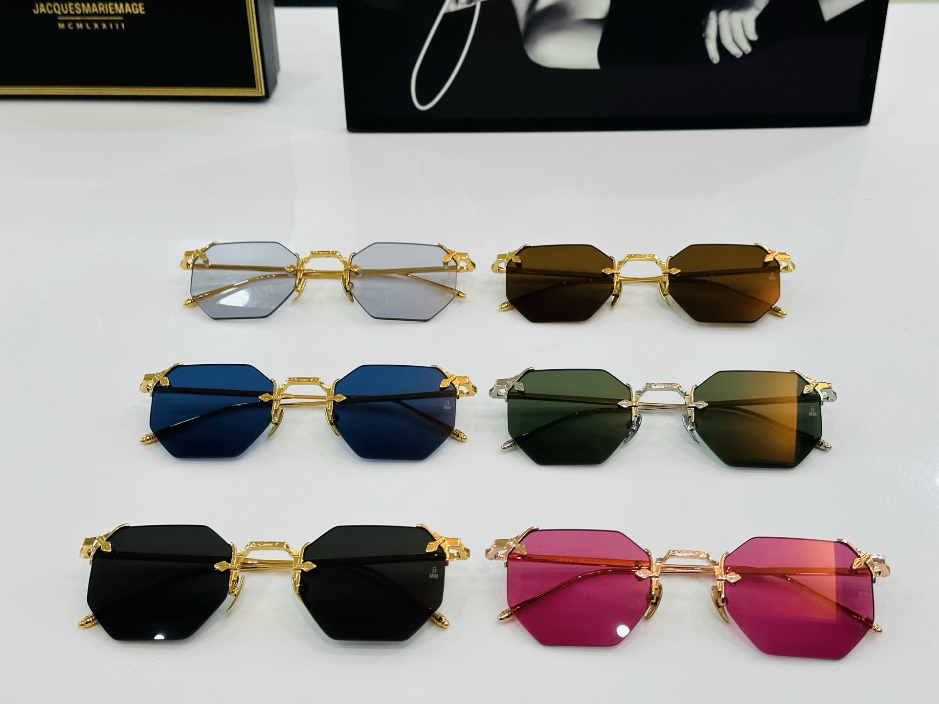 JACQUES MARIE JMMED-54
日本手工眼镜 镜框採用上板材打造出  SIZE：51口25