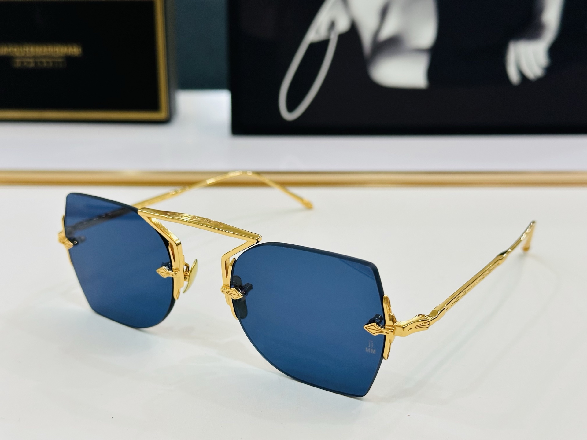 JACQUES MARIE JMMYU2E 
日本手工眼镜 镜框採用上板材打造出  SIZE：52口23