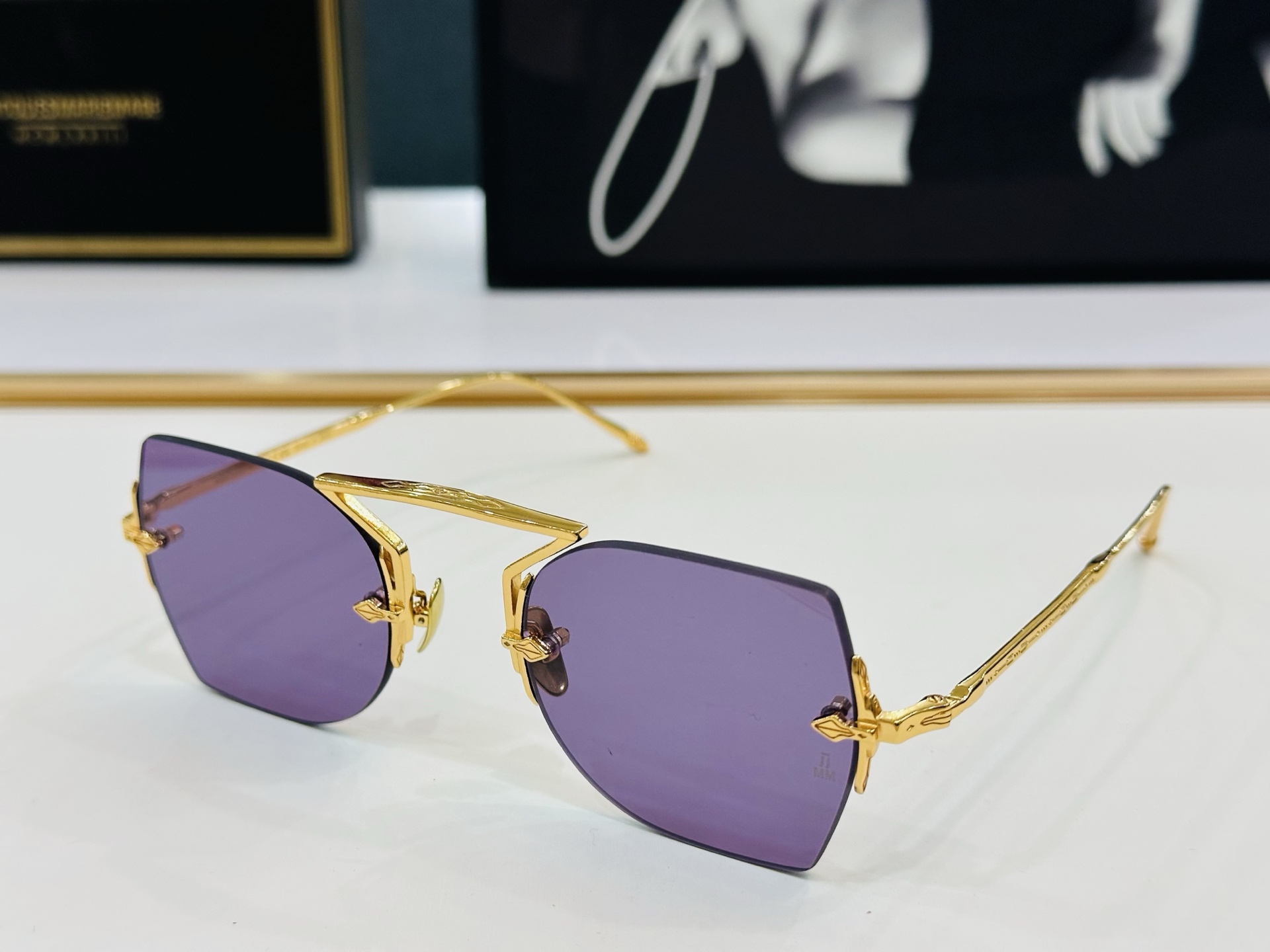 JACQUES MARIE JMMYU2E 
日本手工眼镜 镜框採用上板材打造出  SIZE：52口23