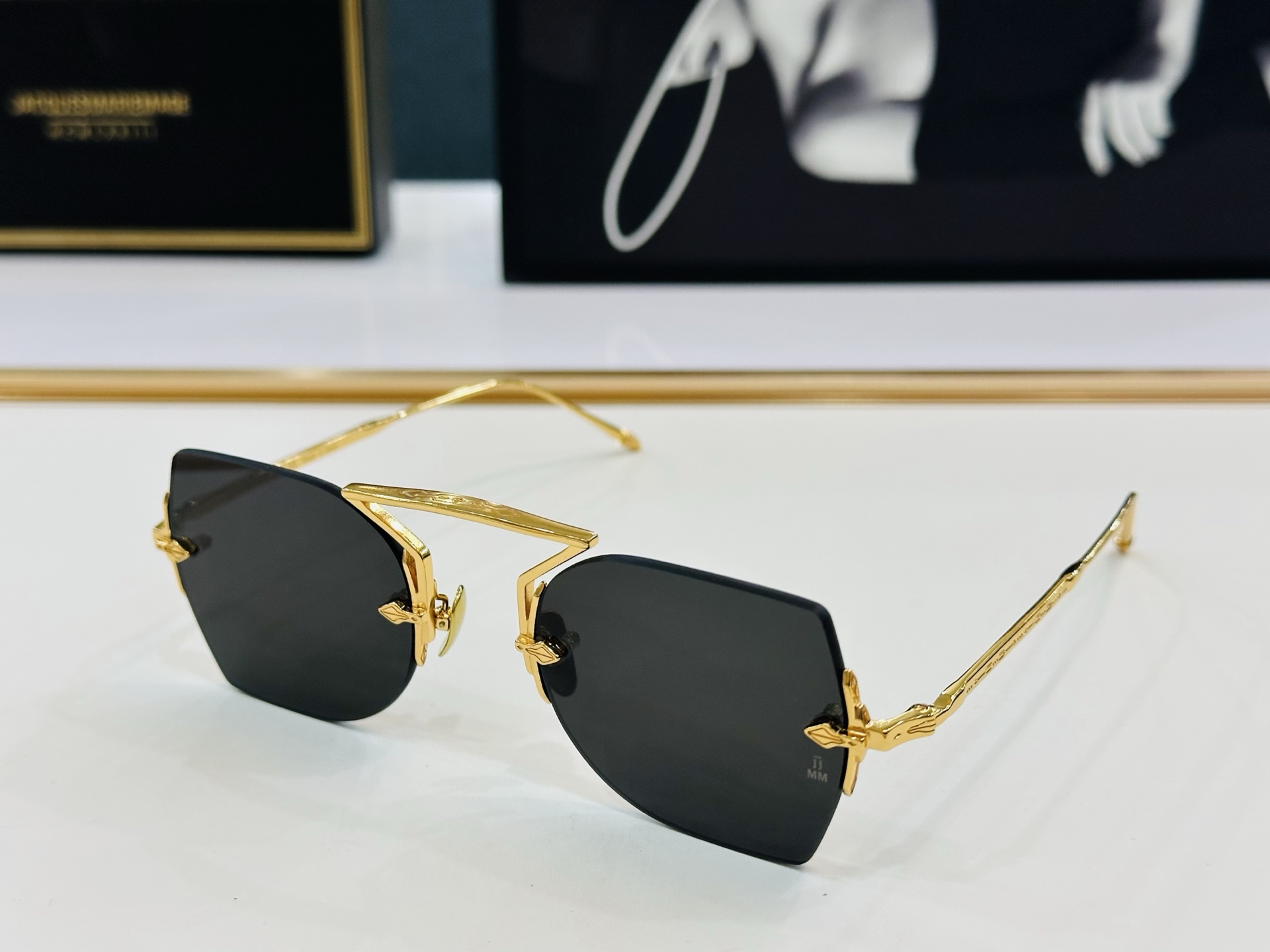 JACQUES MARIE JMMYU2E 
日本手工眼镜 镜框採用上板材打造出  SIZE：52口23