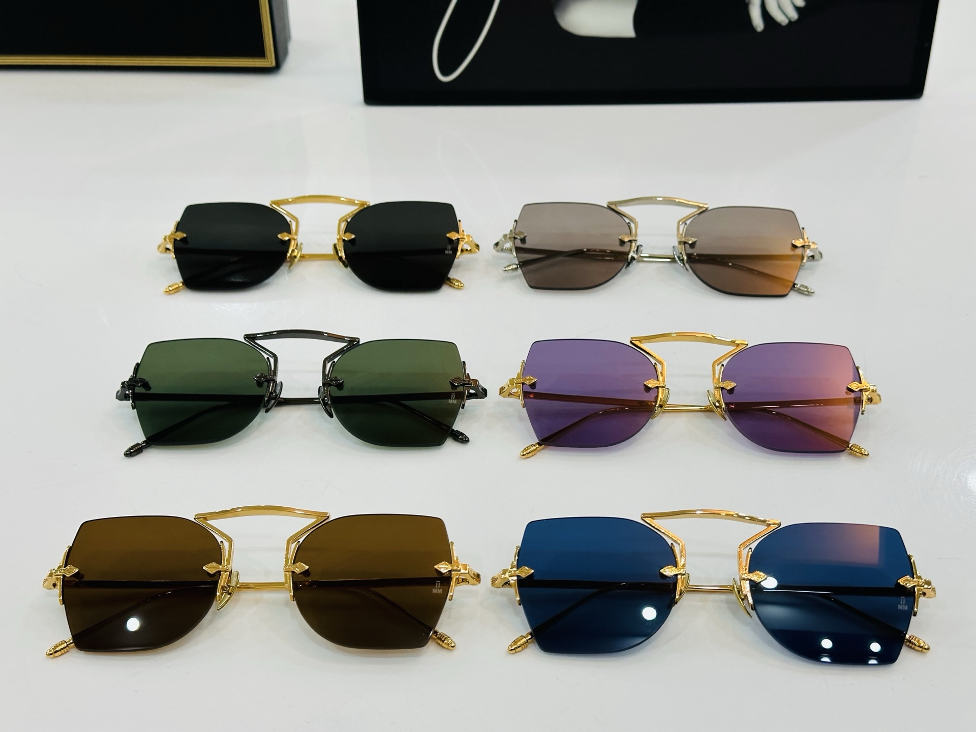 JACQUES MARIE JMMYU2E 
日本手工眼镜 镜框採用上板材打造出  SIZE：52口23