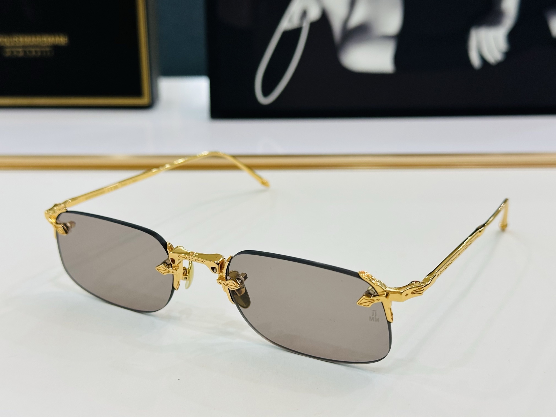 JACQUES MARIE JMMFD-54 
日本手工眼镜 镜框採用上板材打造出  SIZE：54口2