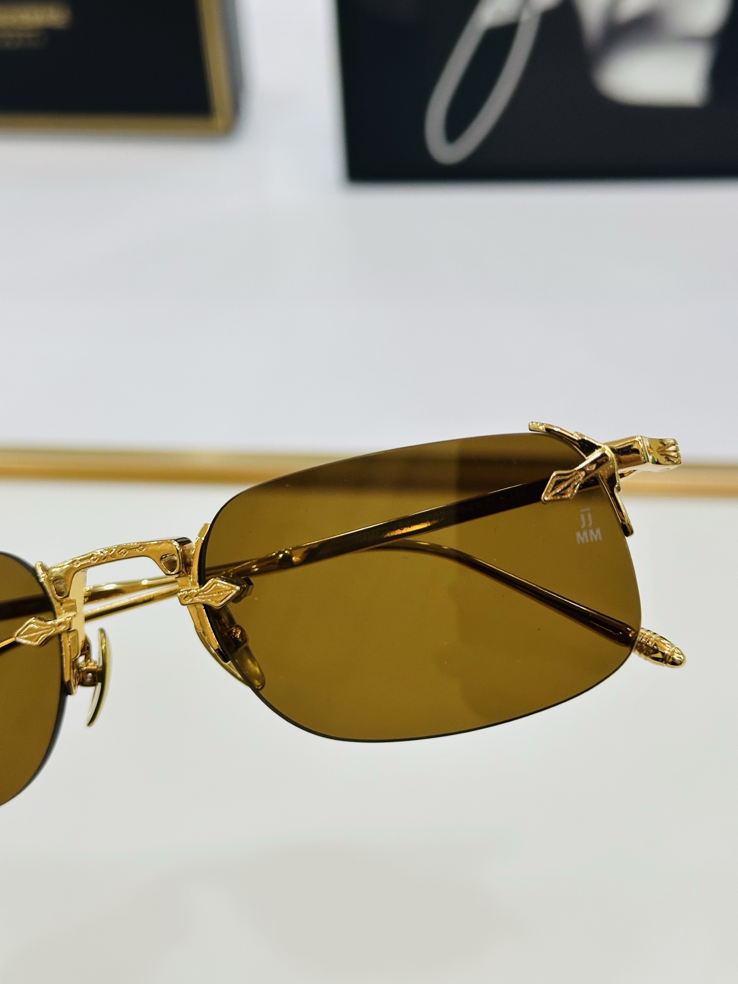 JACQUES MARIE JMMFD-54 
日本手工眼镜 镜框採用上板材打造出  SIZE：54口2
