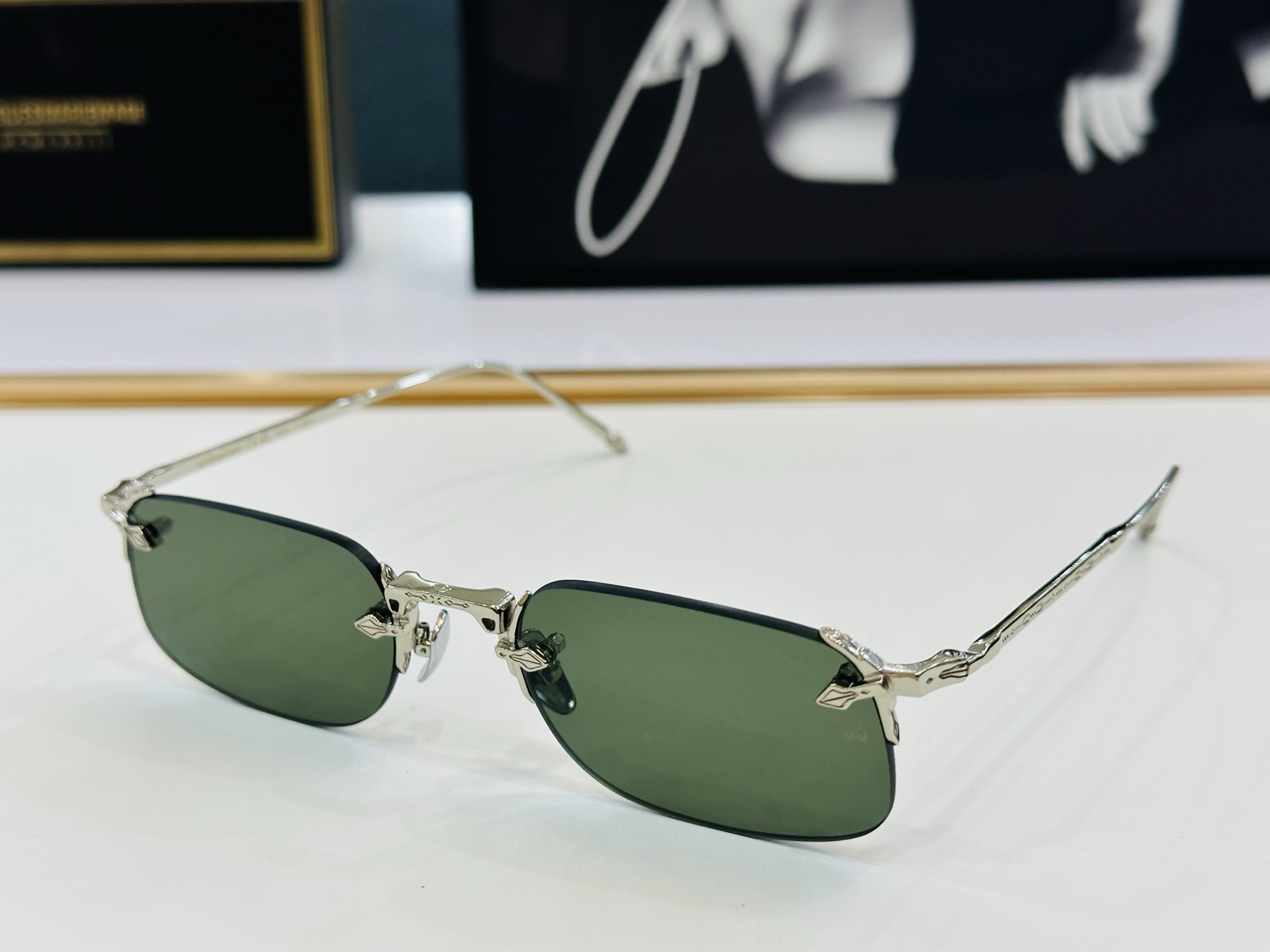 JACQUES MARIE JMMFD-54 
日本手工眼镜 镜框採用上板材打造出  SIZE：54口2