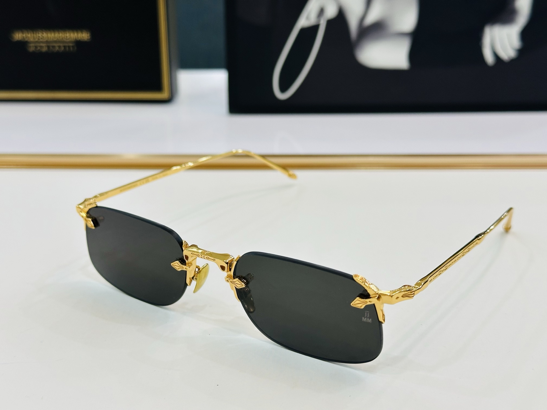 JACQUES MARIE JMMFD-54 
日本手工眼镜 镜框採用上板材打造出  SIZE：54口2