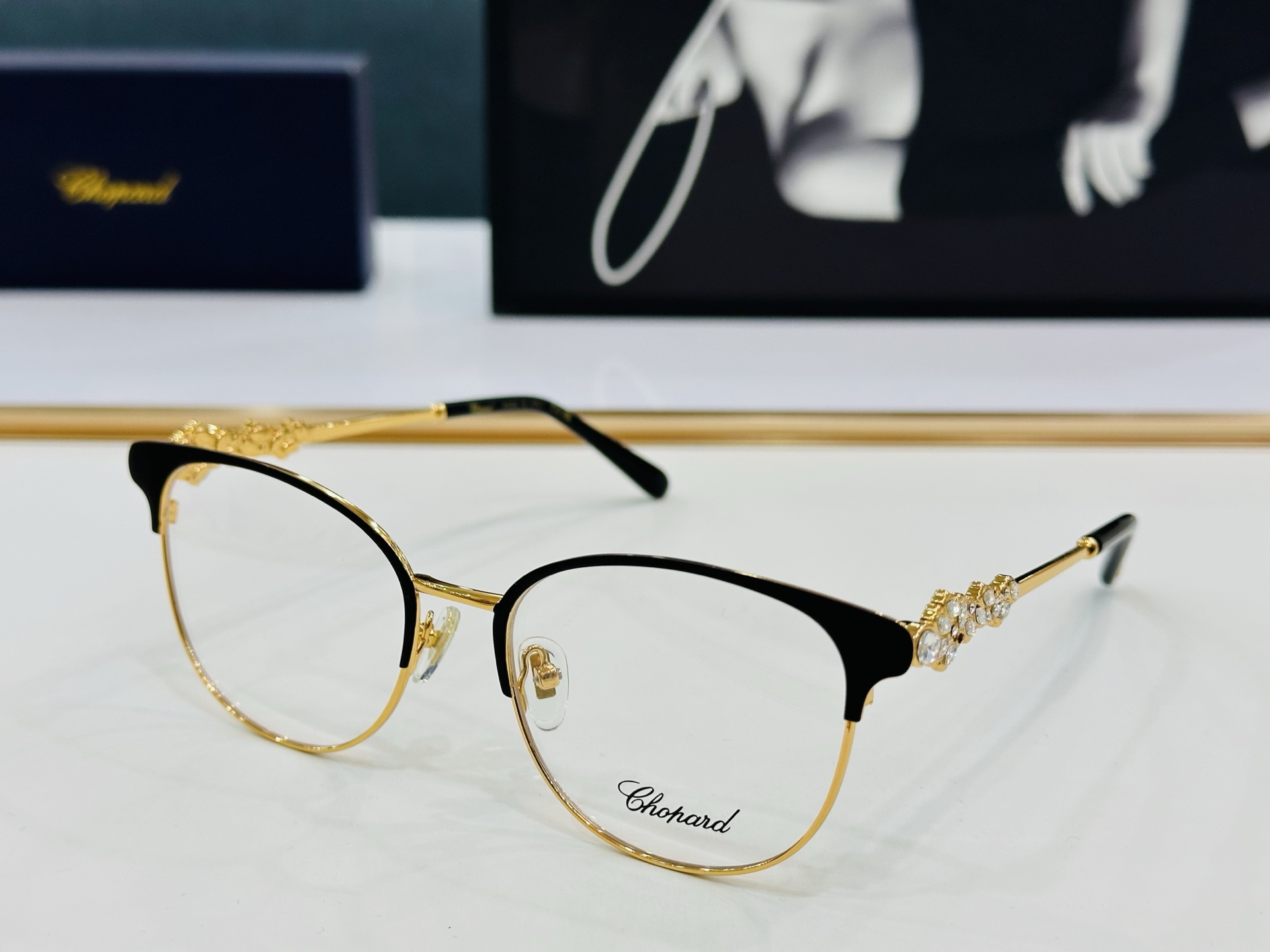 原版 ChoPard肖邦 MODEL SCHG963 Size：54口18-142 以现代时尚的设计风格