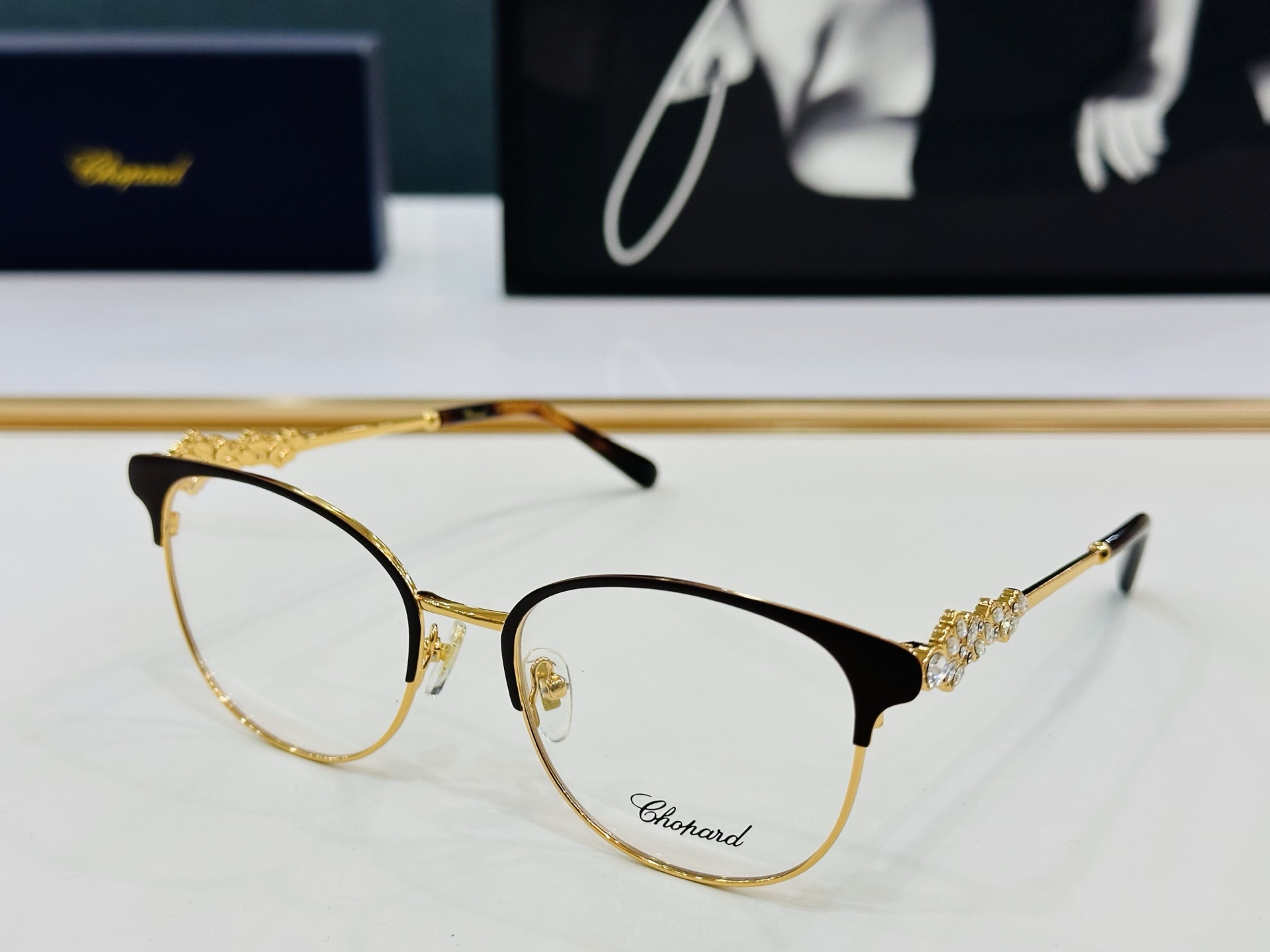 原版 ChoPard肖邦 MODEL SCHG963 Size：54口18-142 以现代时尚的设计风格