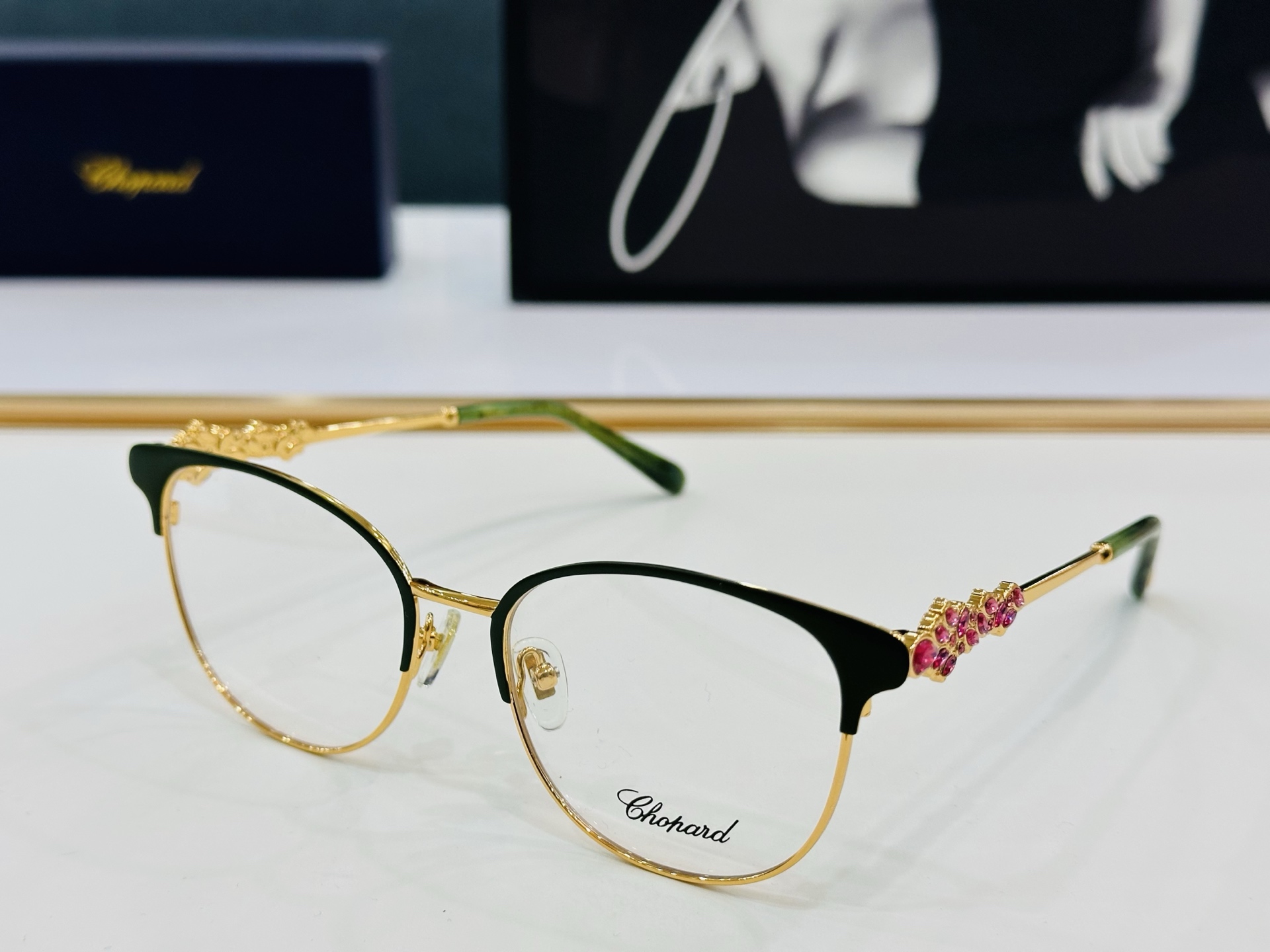 原版 ChoPard肖邦 MODEL SCHG963 Size：54口18-142 以现代时尚的设计风格