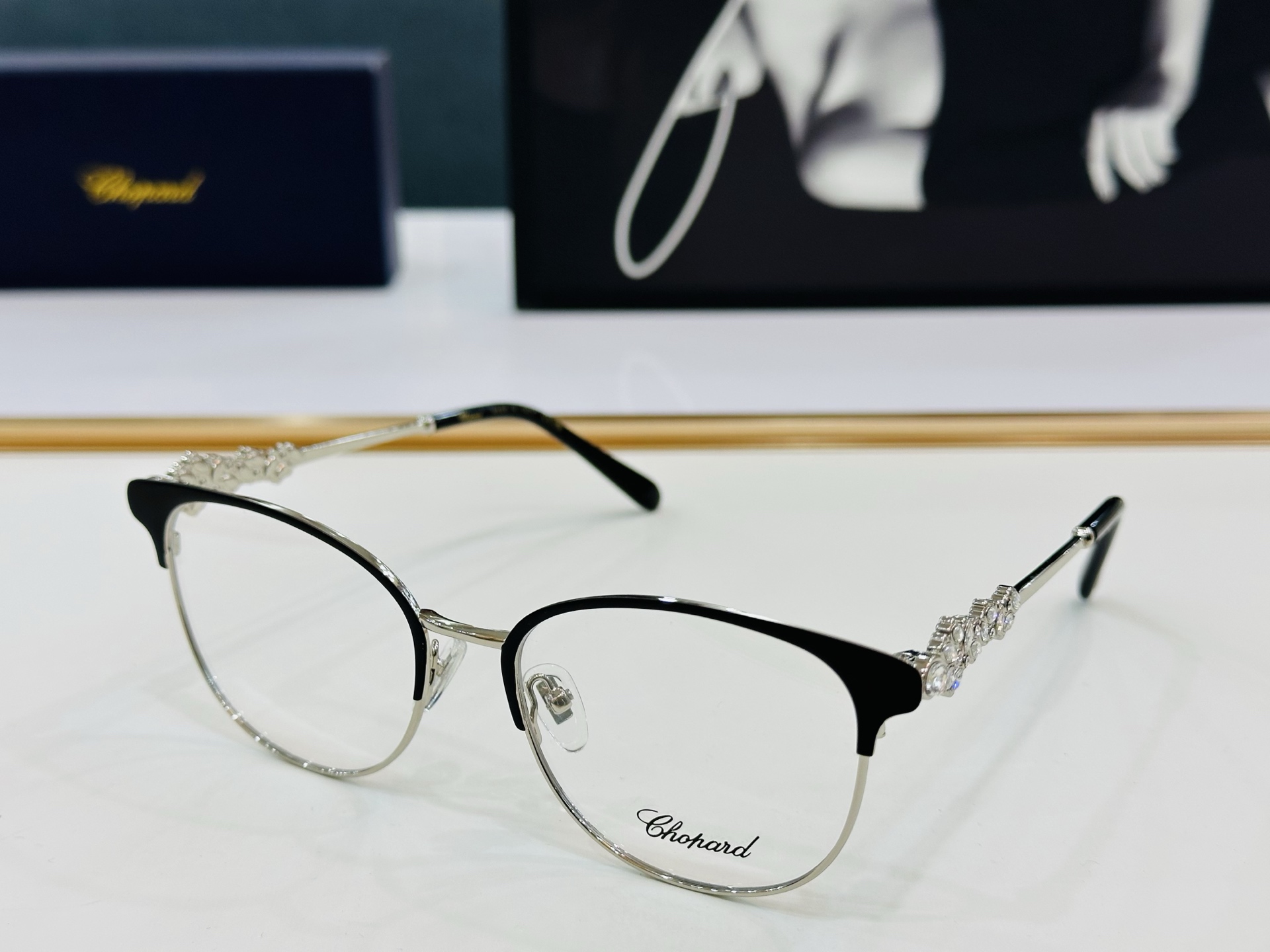 原版 ChoPard肖邦 MODEL SCHG963 Size：54口18-142 以现代时尚的设计风格