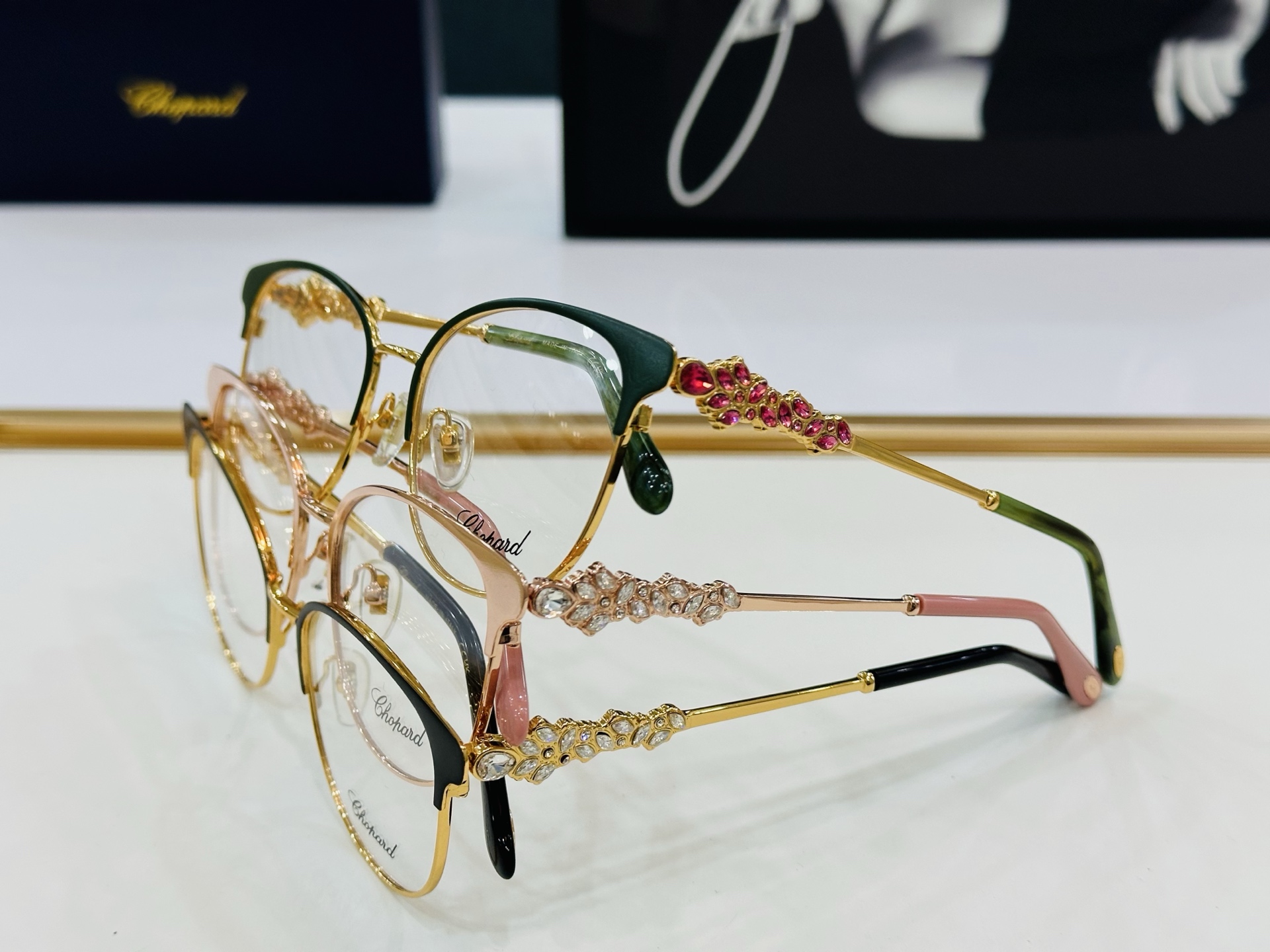 原版 ChoPard肖邦 MODEL SCHG963 Size：54口18-142 以现代时尚的设计风格