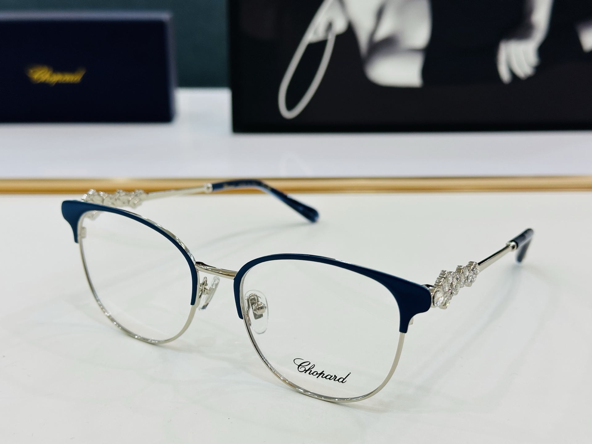 原版 ChoPard肖邦 MODEL SCHG963 Size：54口18-142 以现代时尚的设计风格