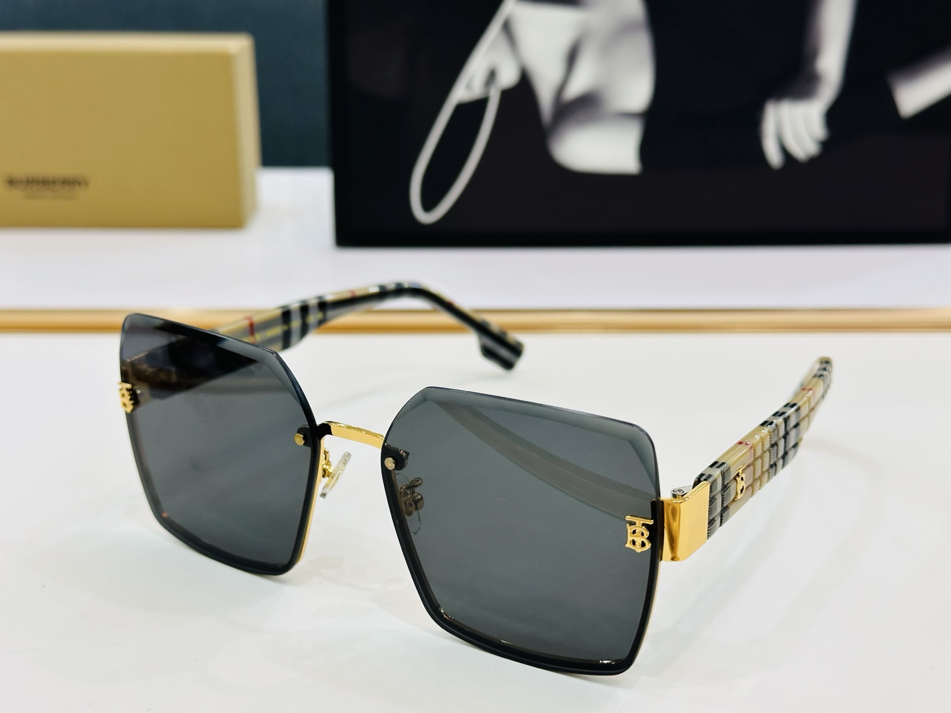 新款 BURBERR*🔻巴家 BE2491 百搭镜架Size：60口17-145 高品质 到货 🌲🌲🌲q